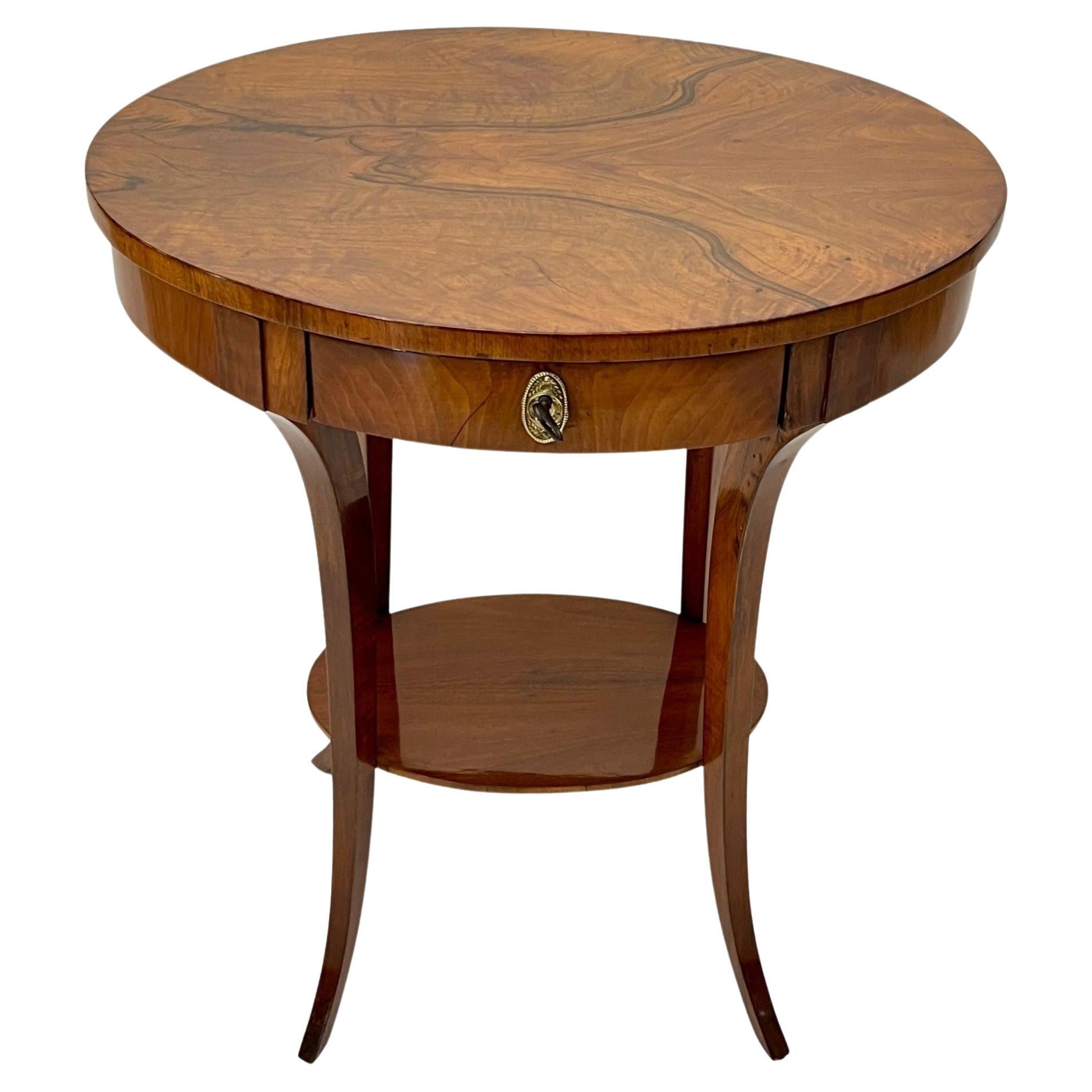Mesa auxiliar ovalada Biedermeier, nogal, latón, sur de Alemania circa 1820