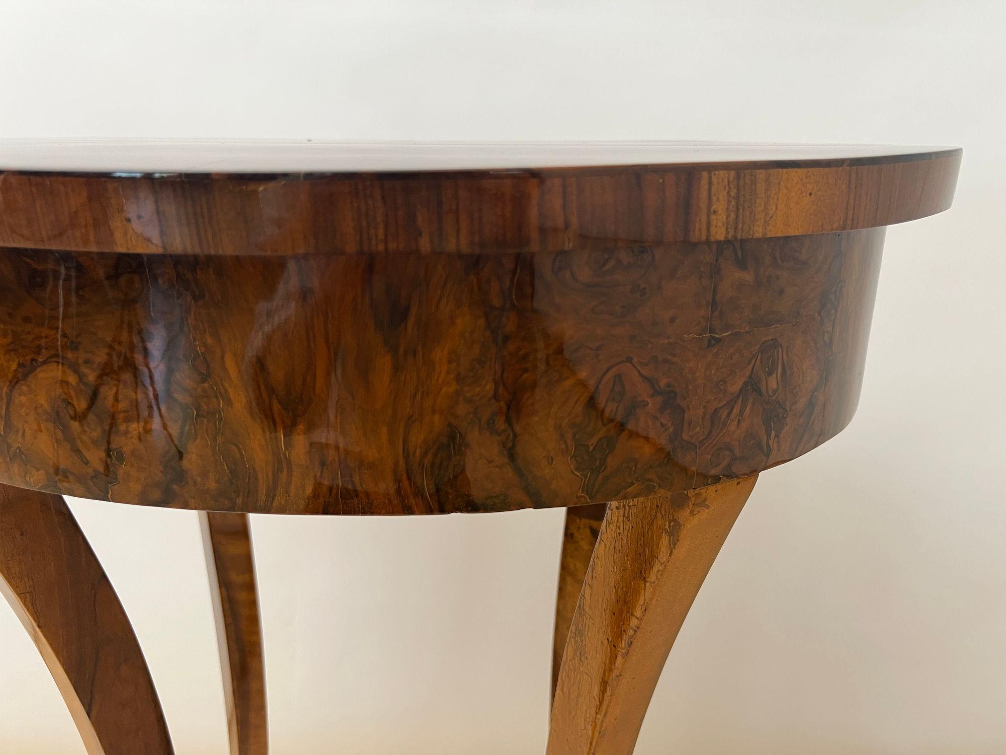 Table d'appoint Biedermeier ovale avec tiroir, placage de noyer, Allemagne du Sud vers 1820 en vente 3
