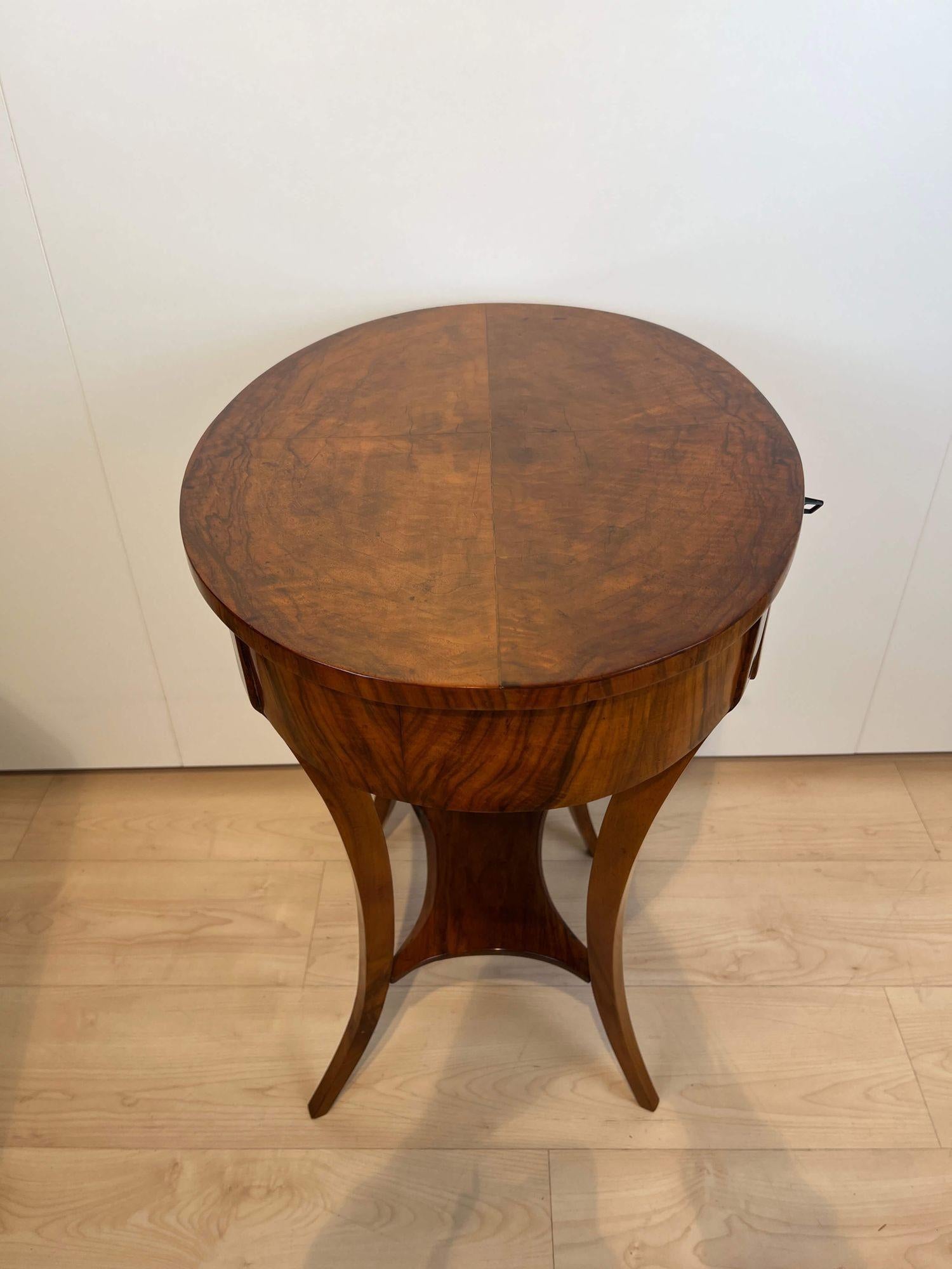 Oval Biedermeier Side Table with Drawer, Walnut Veneer, South Germany circa 1820 6