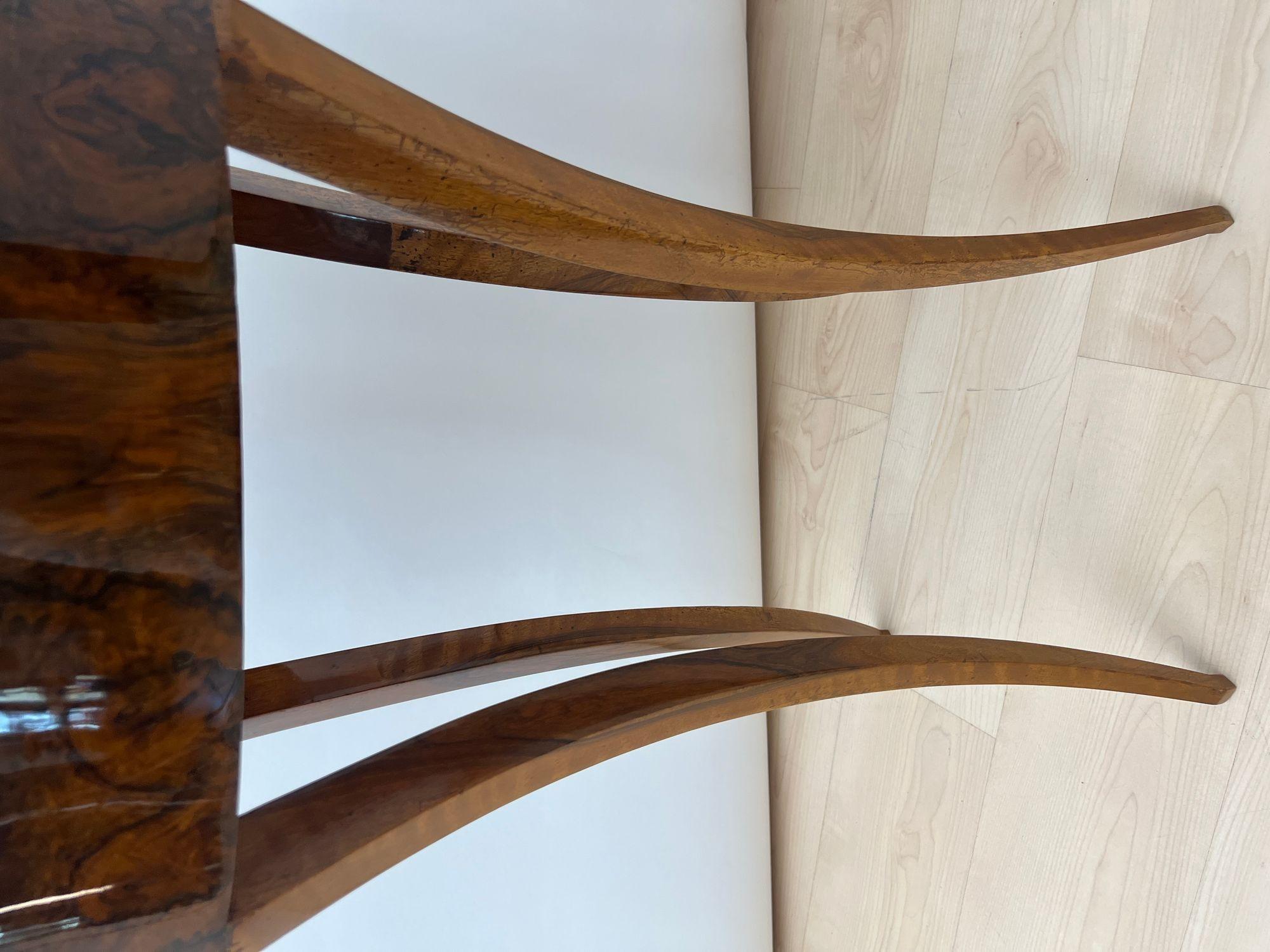 Table d'appoint Biedermeier ovale avec tiroir, placage de noyer, Allemagne du Sud vers 1820 en vente 5