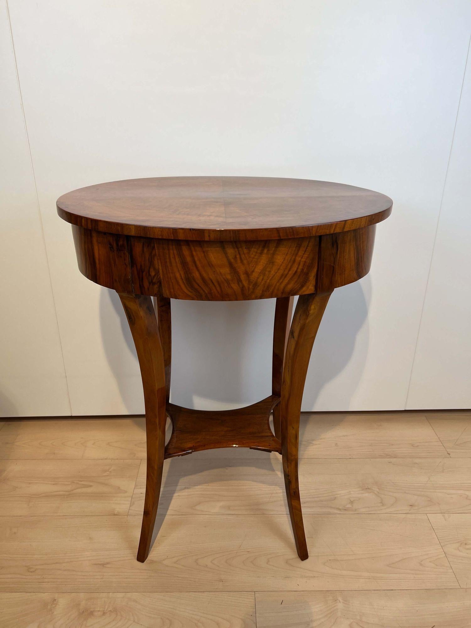 Oval Biedermeier Side Table with Drawer, Walnut Veneer, South Germany circa 1820 8