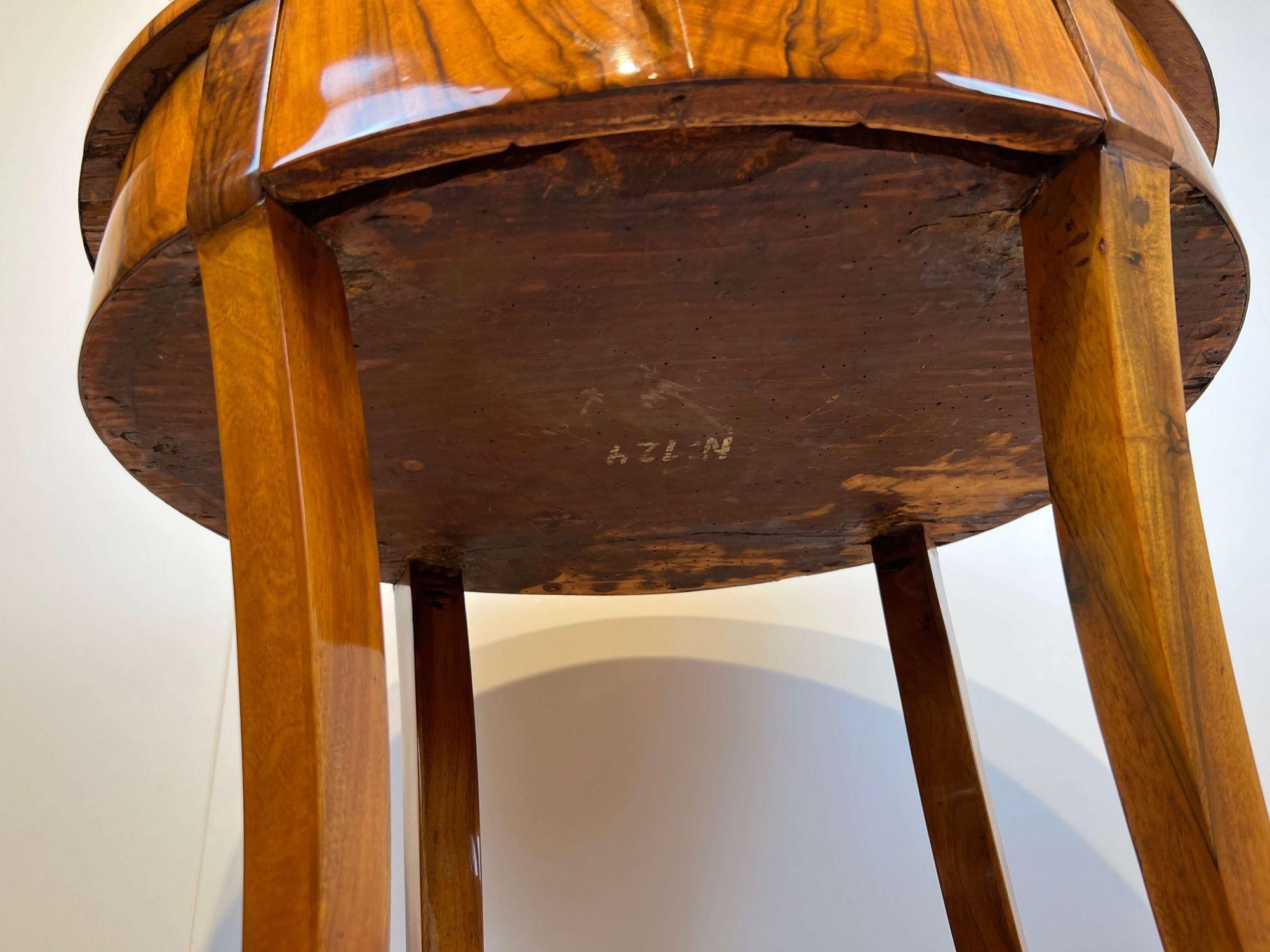Oval Biedermeier Side Table with Drawer, Walnut Veneer, South Germany circa 1820 15