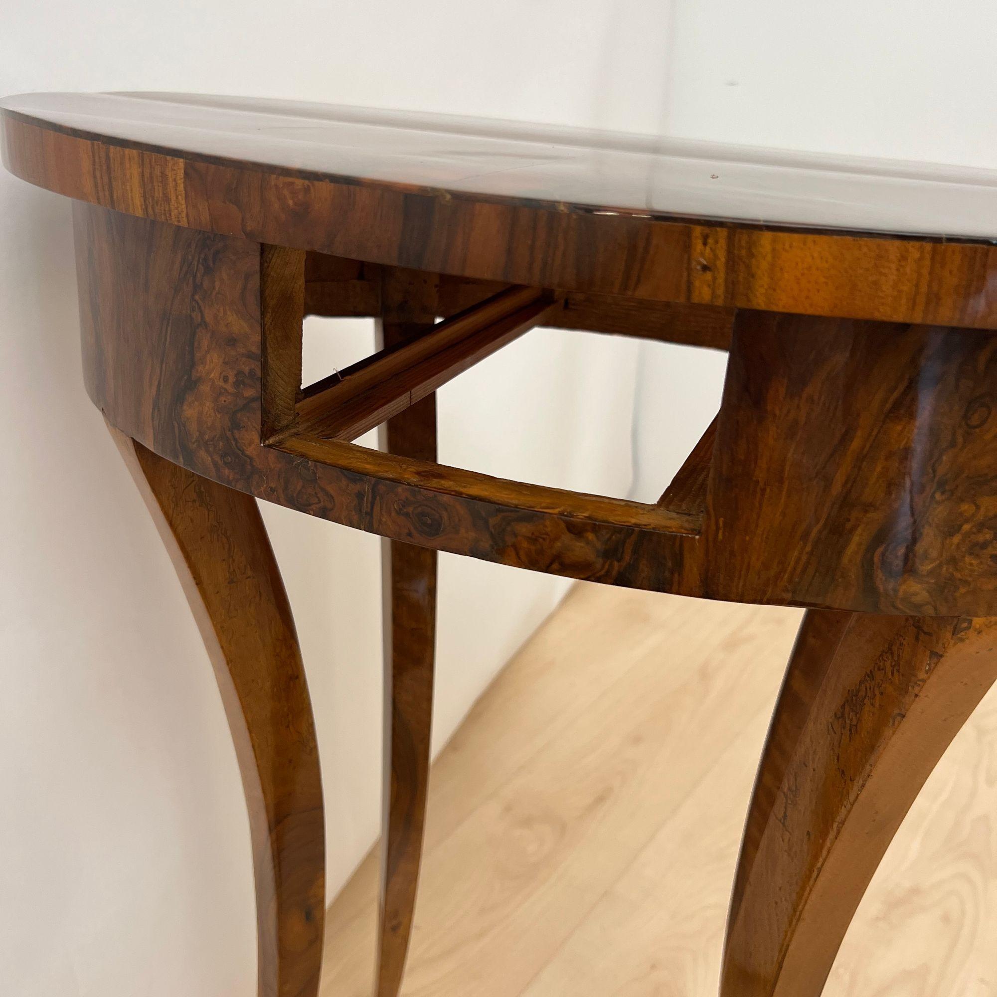Table d'appoint Biedermeier ovale avec tiroir, placage de noyer, Allemagne du Sud vers 1820 en vente 13