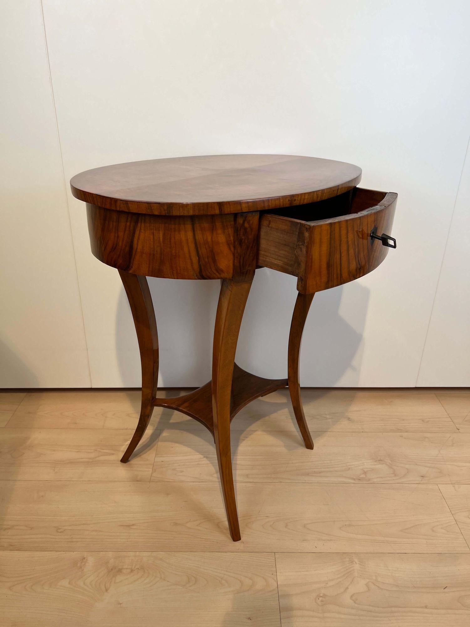 Oval Biedermeier Side Table with Drawer, Walnut Veneer, South Germany circa 1820 3