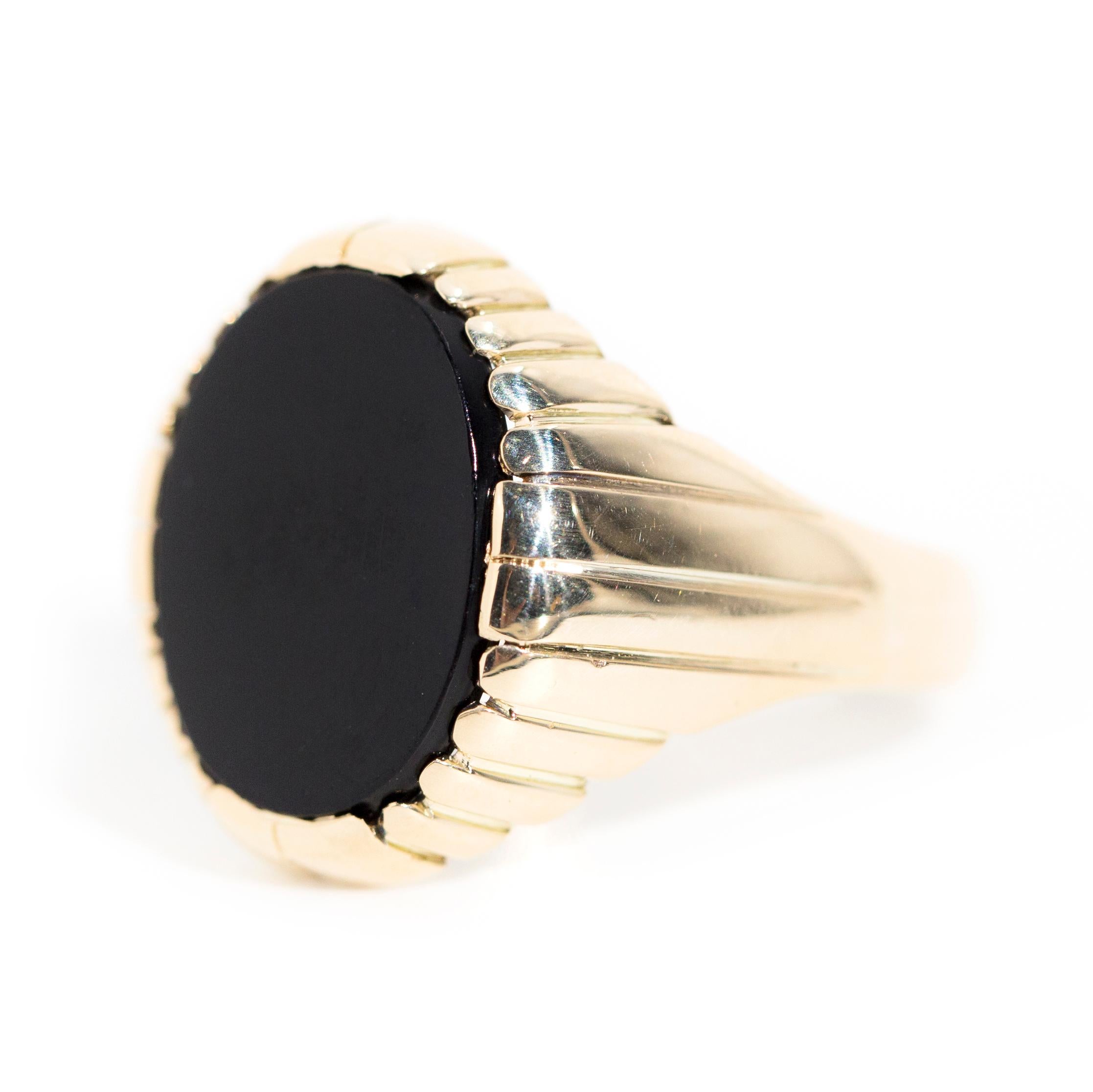 Ovaler ovaler schwarzer Onyx Vintage Herren Kuppel Siegelring aus 9 Karat Gelbgold 2