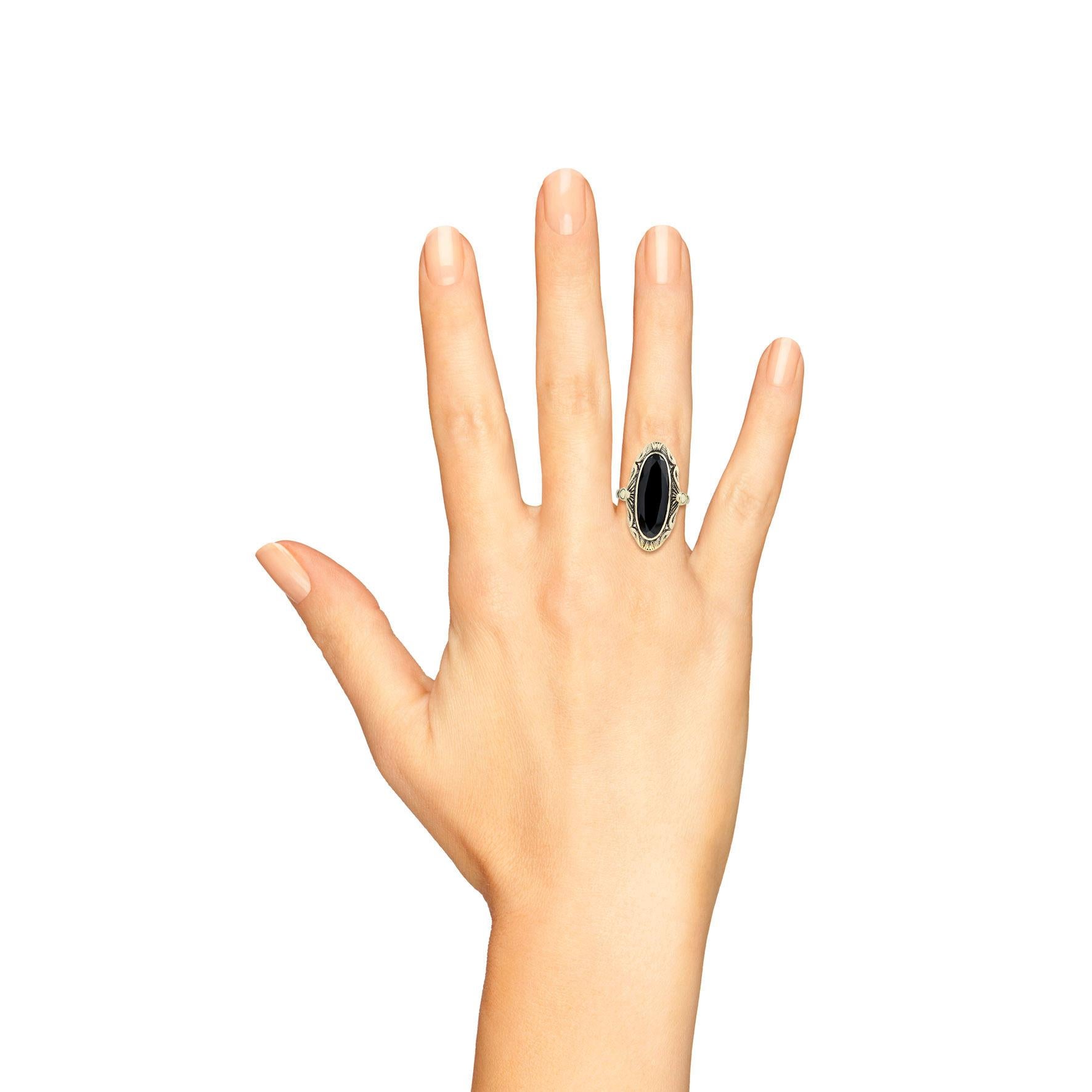 Oval Black Onyx Vintage Style Cocktail 9K Yellow Gold Ring For Sale 2
