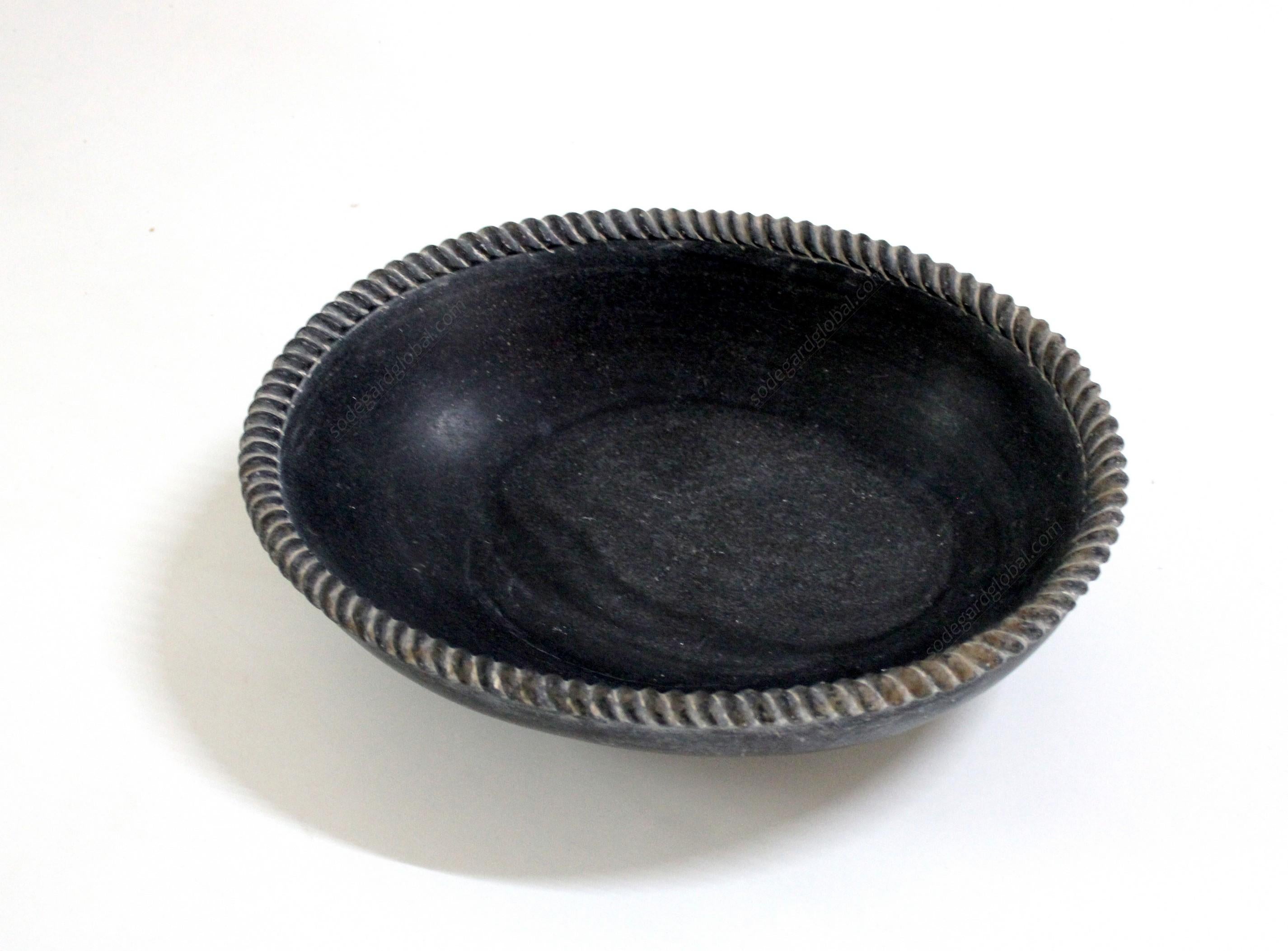 Autre Bol en corde ovale en marbre noir fabriqué à la main en Inde par Stephanie Odegard en vente