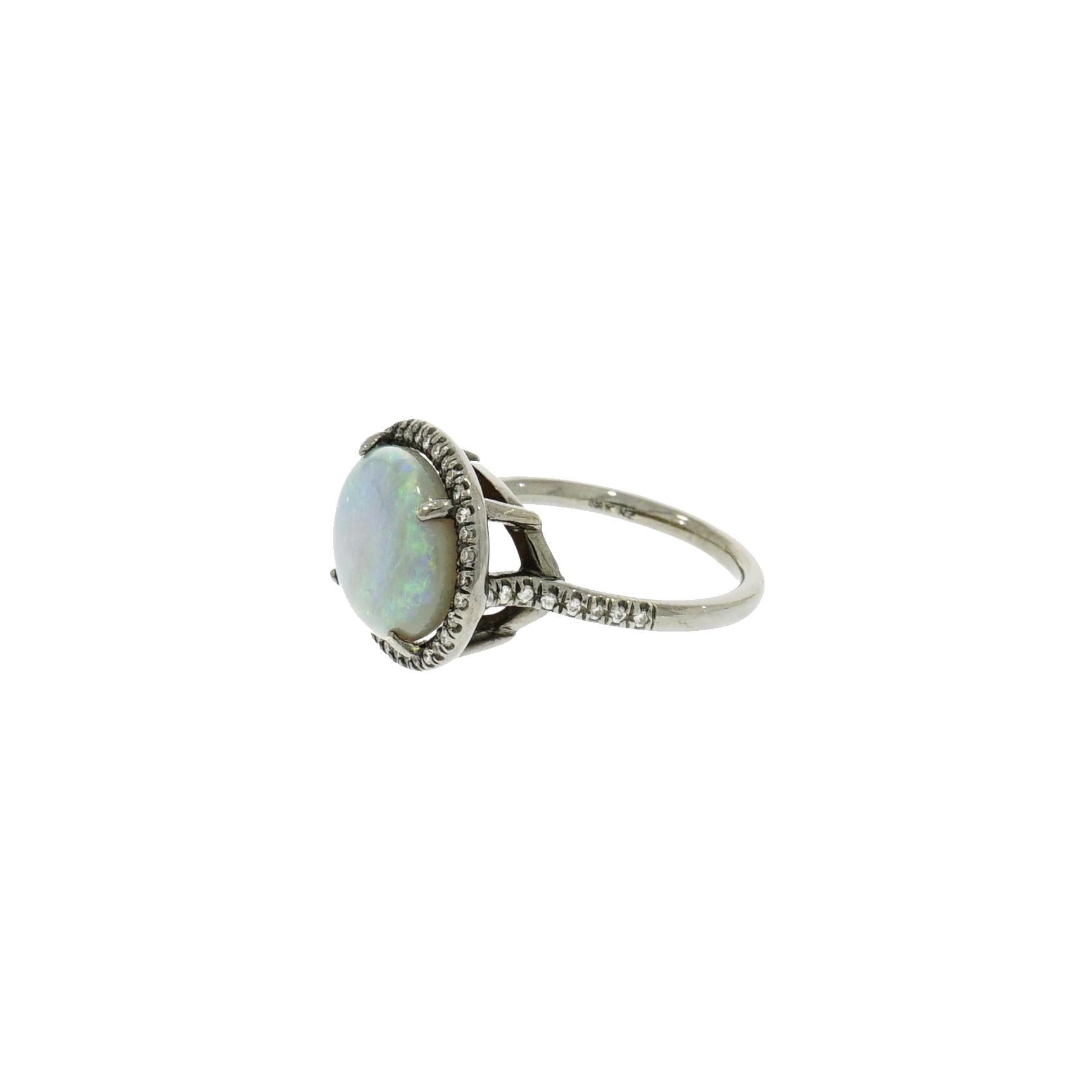 Artiste Bague en opale bleue ovale et diamants en vente