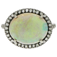 Ovaler Ring mit blauem Opal und Diamanten