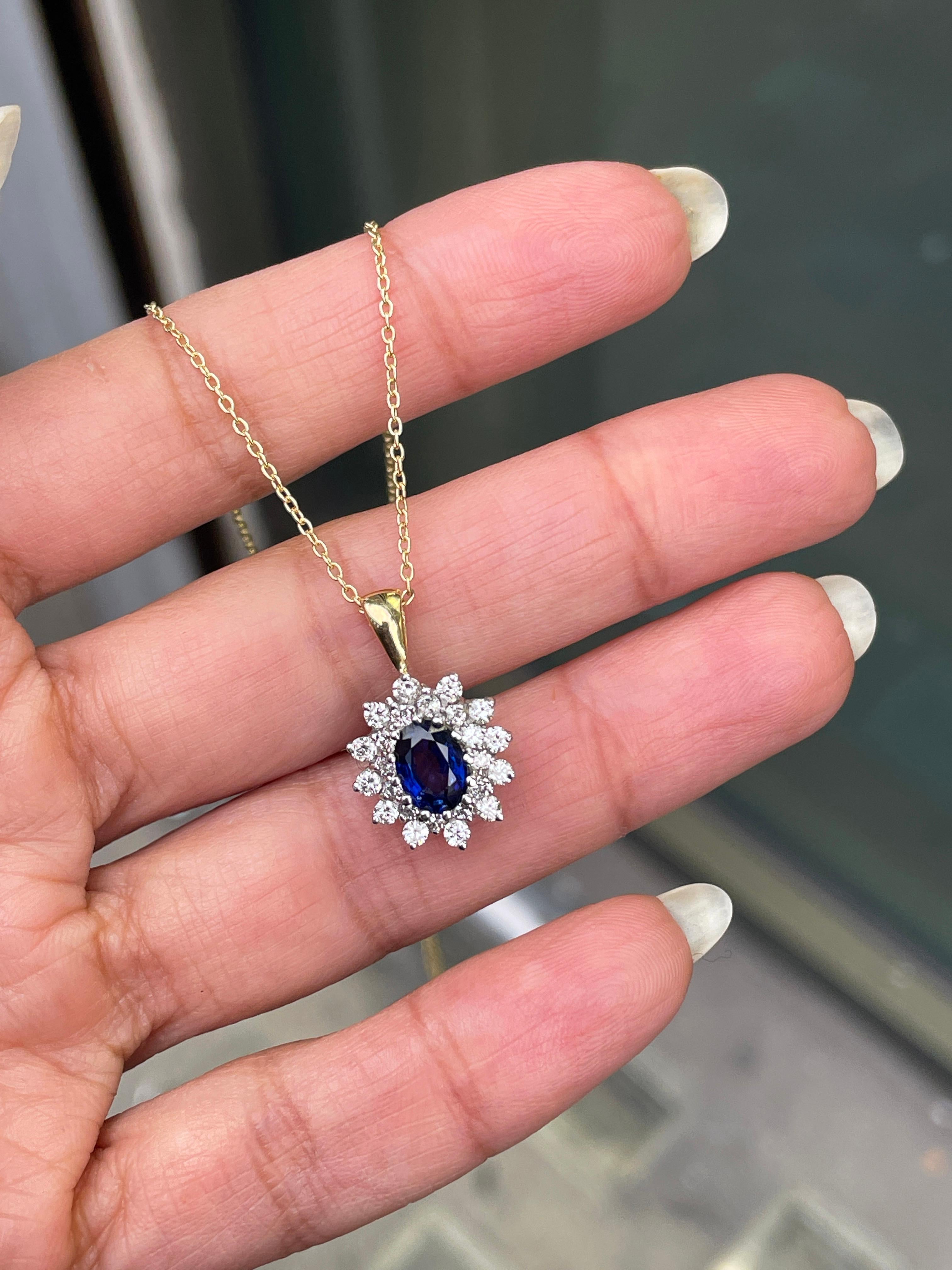 Oval Blue Sapphire and Diamond 18 Carat White and Yellow Gold Cluster Pendant In Excellent Condition For Sale In London, GB