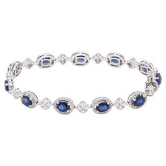 Bracelet en or blanc 18 carats avec saphir bleu ovale et grappe de diamants