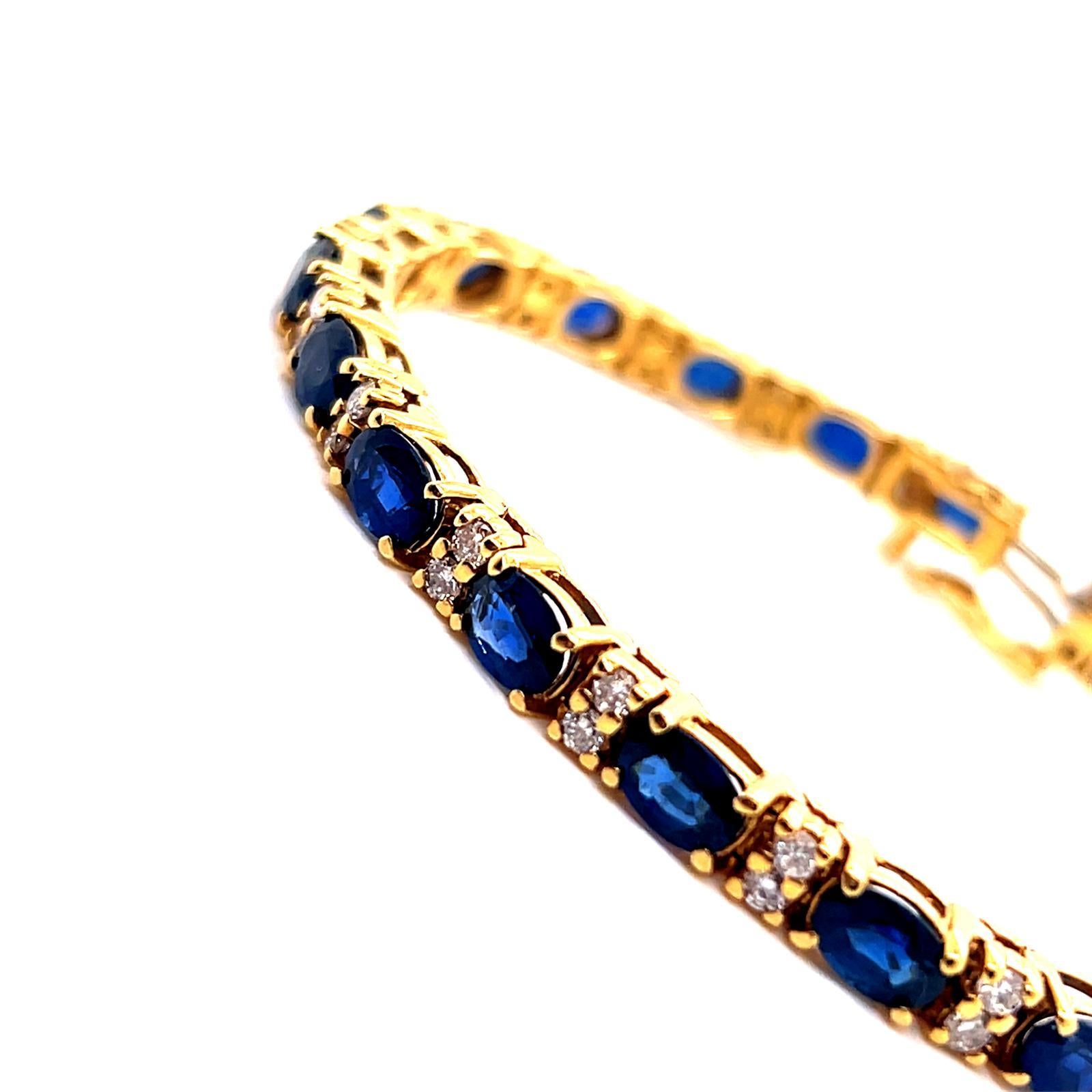 Armband mit ovalem blauem Saphir und rundem Diamanten, gefasst in 18K Gelbgold (Zeitgenössisch) im Angebot
