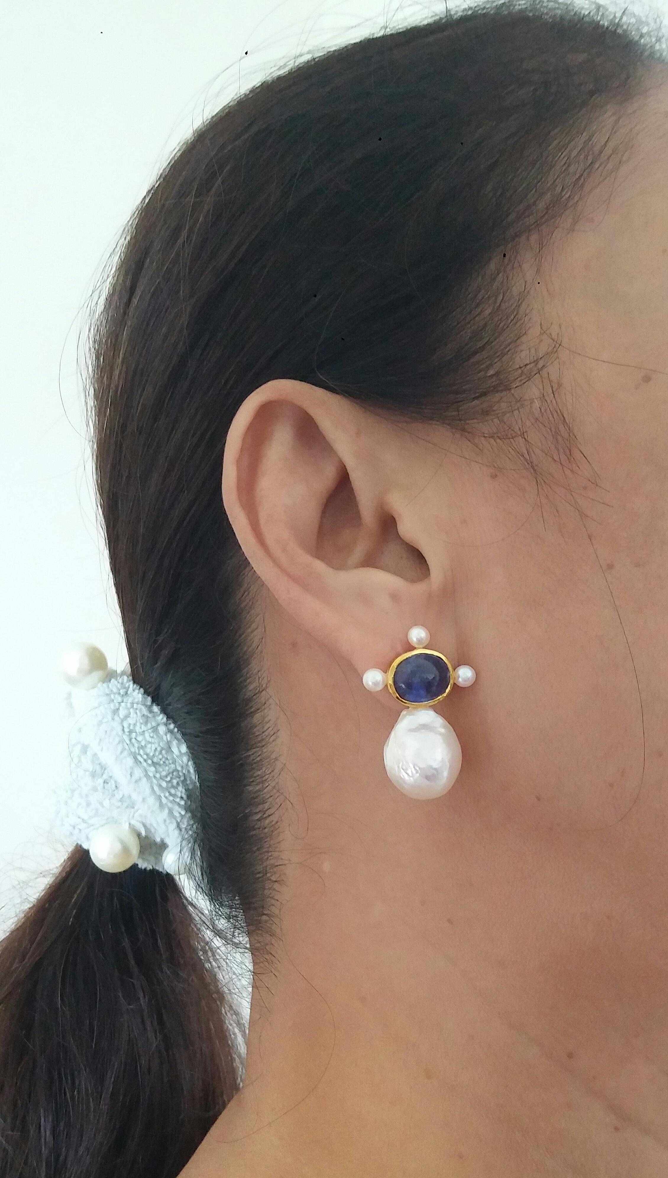 Oval Blue Sapphire Cabs 14k Yellow Gold Pear Shape Baroque Pearls Stud Earrings im Angebot 8