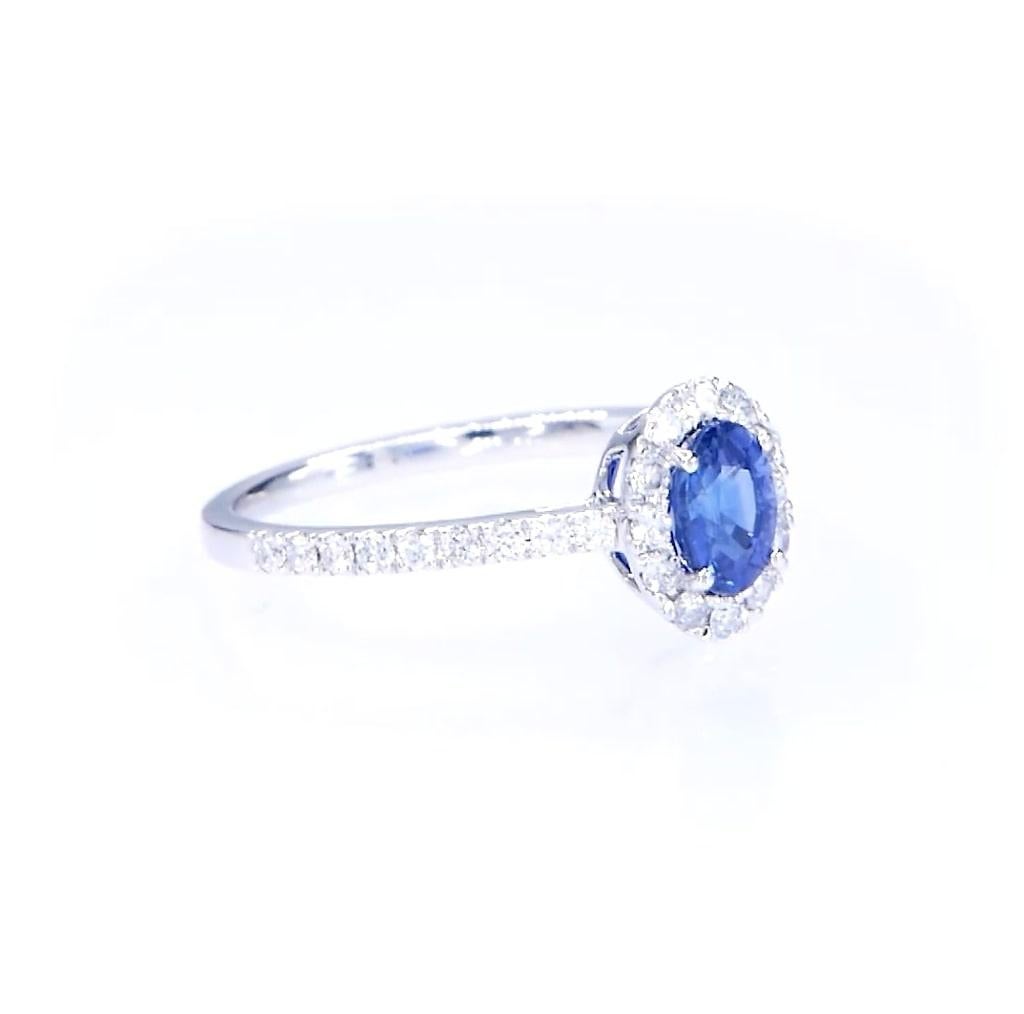 Taille ovale Bague de fiançailles halo classique saphir bleu ovale en vente