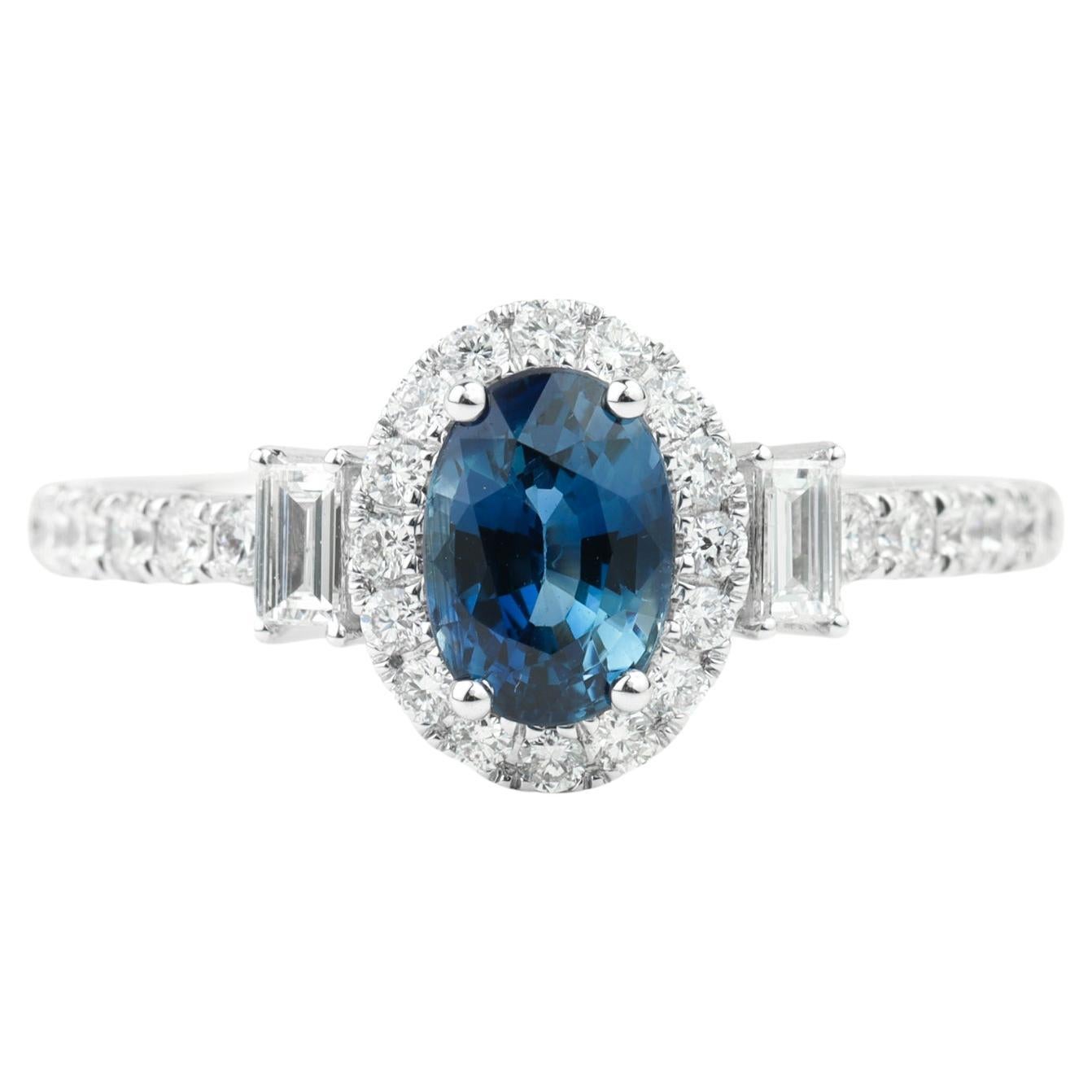 Bague de fiançailles saphir bleu ovale diamant baguette rond taille halo