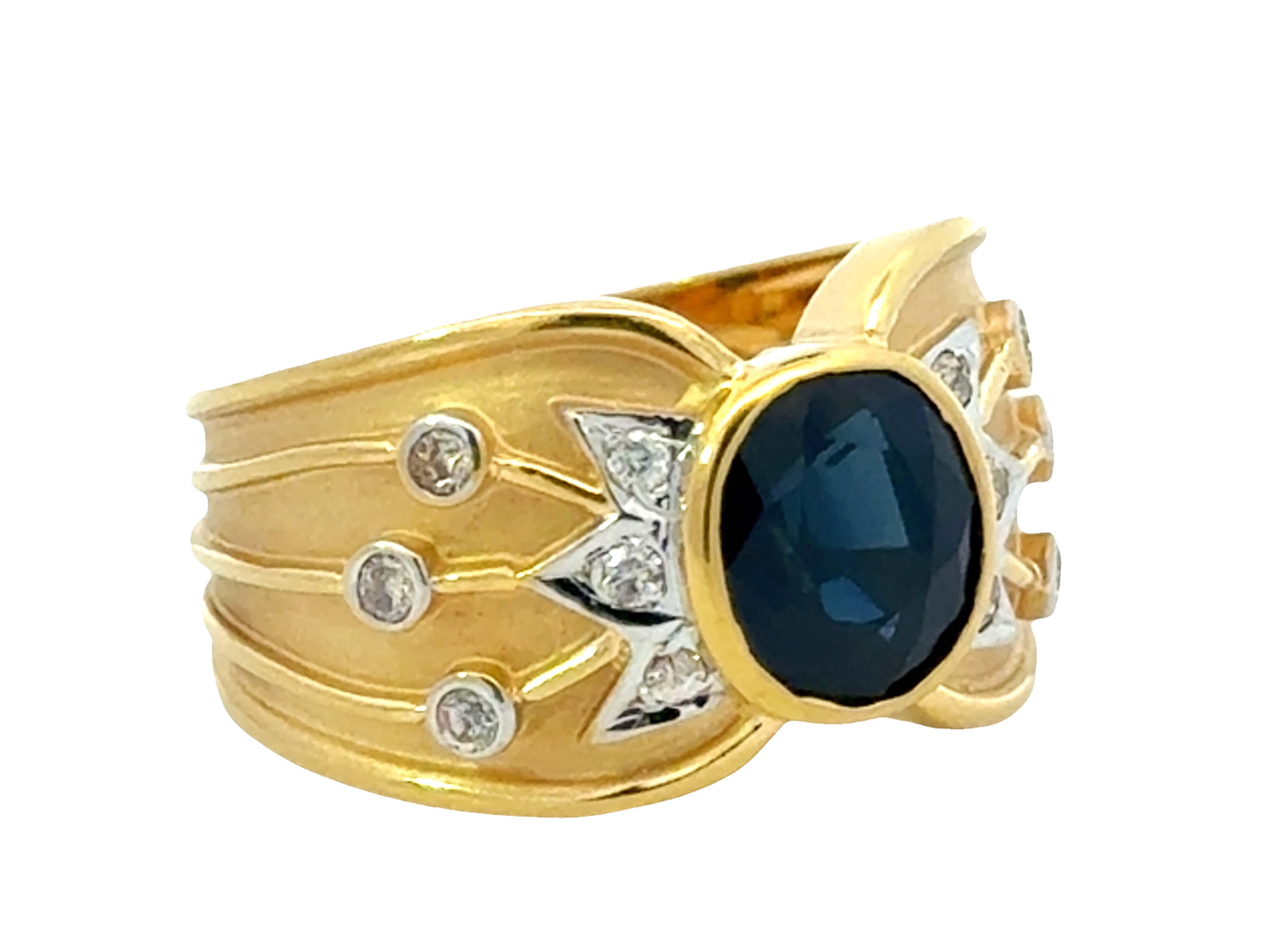 Moderno Oval Blue Sapphire Diamond Satin Cocktail Ring 18k Yellow Gold in vendita