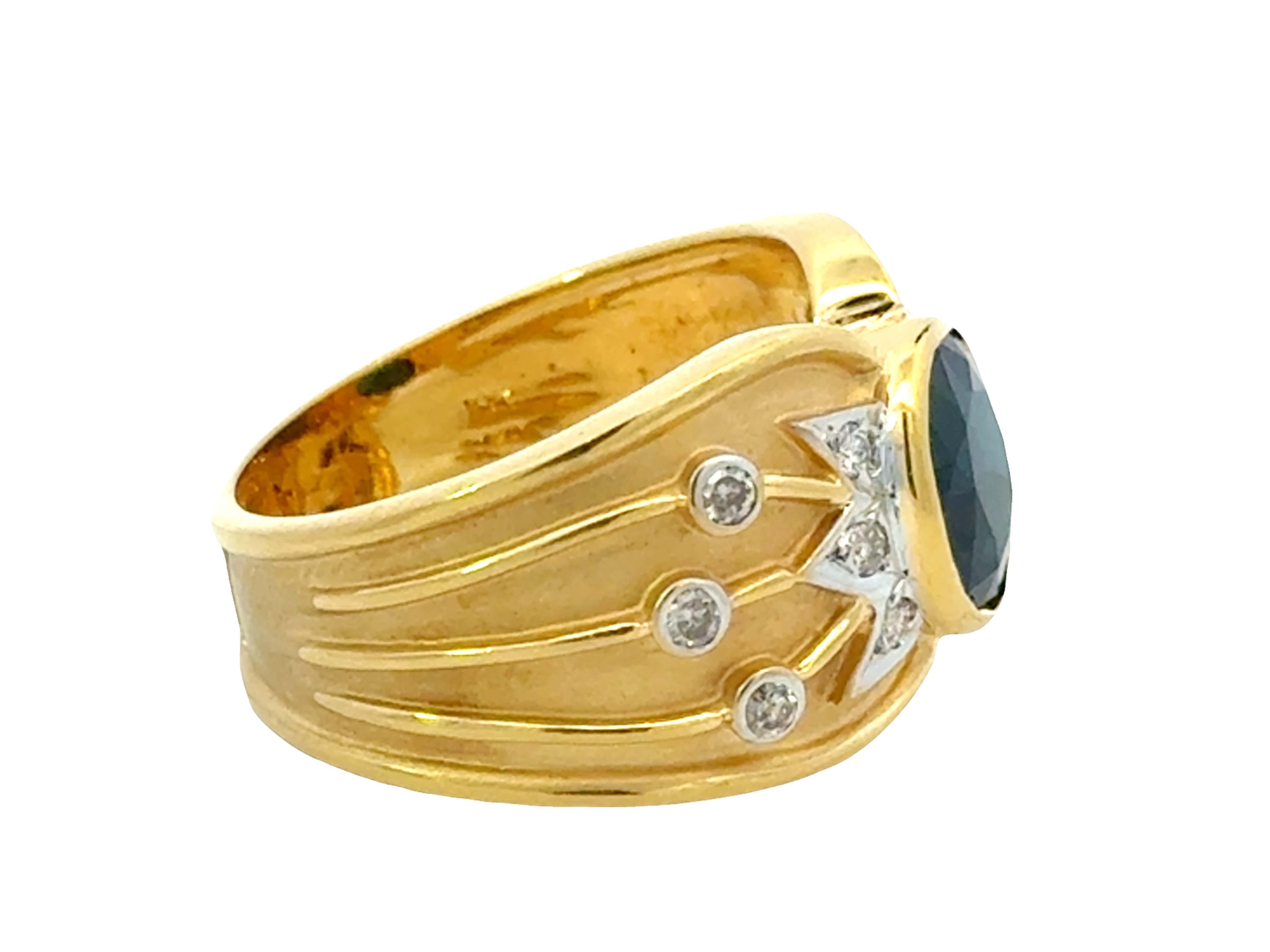 Oval Blue Sapphire Diamond Satin Cocktail Ring 18k Yellow Gold In condizioni Nuovo in vendita a Honolulu, HI
