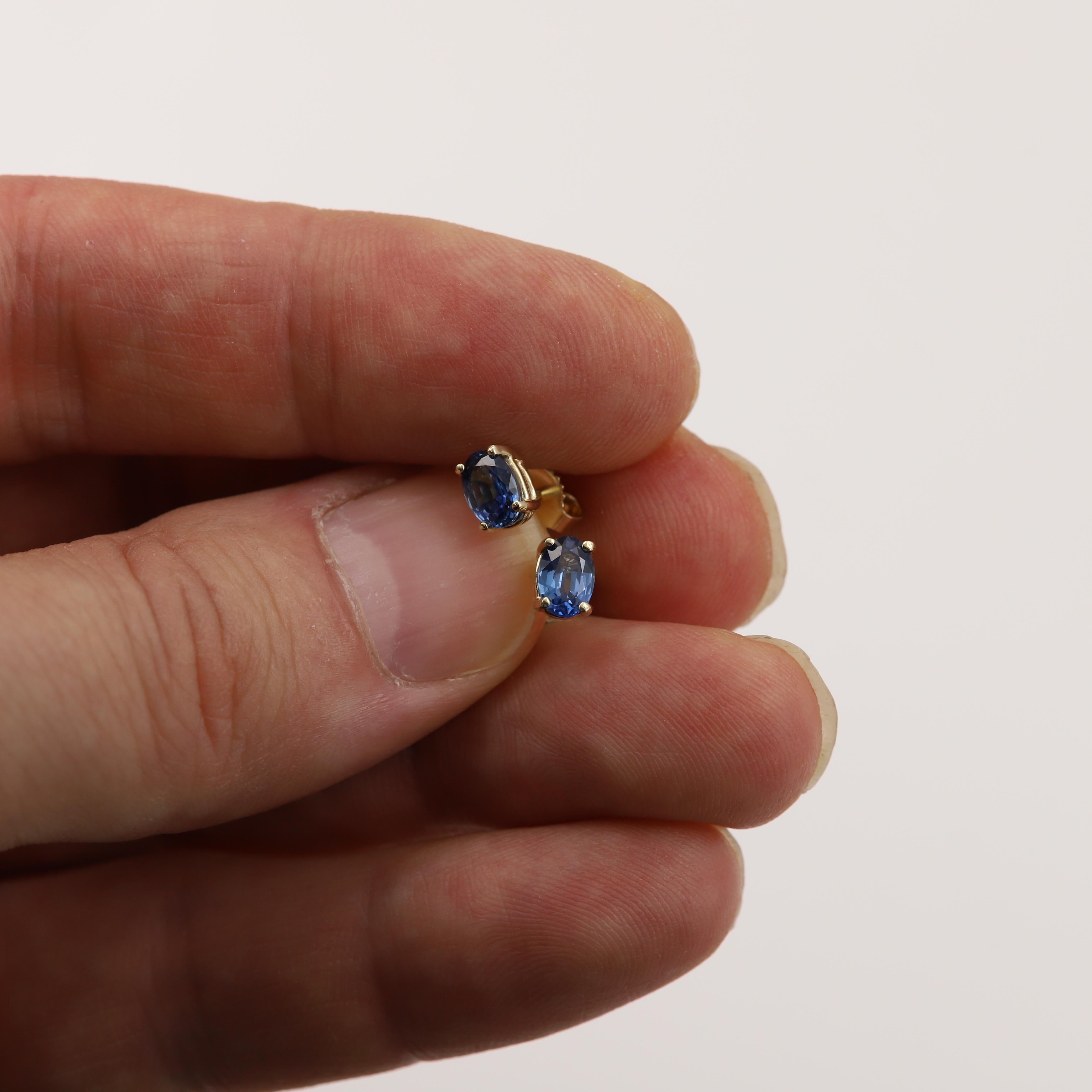 Boucles d'oreilles en or jaune 14 carats avec saphirs bleus ovales 6 x 4 saphirs naturels Neuf - En vente à Brooklyn, NY