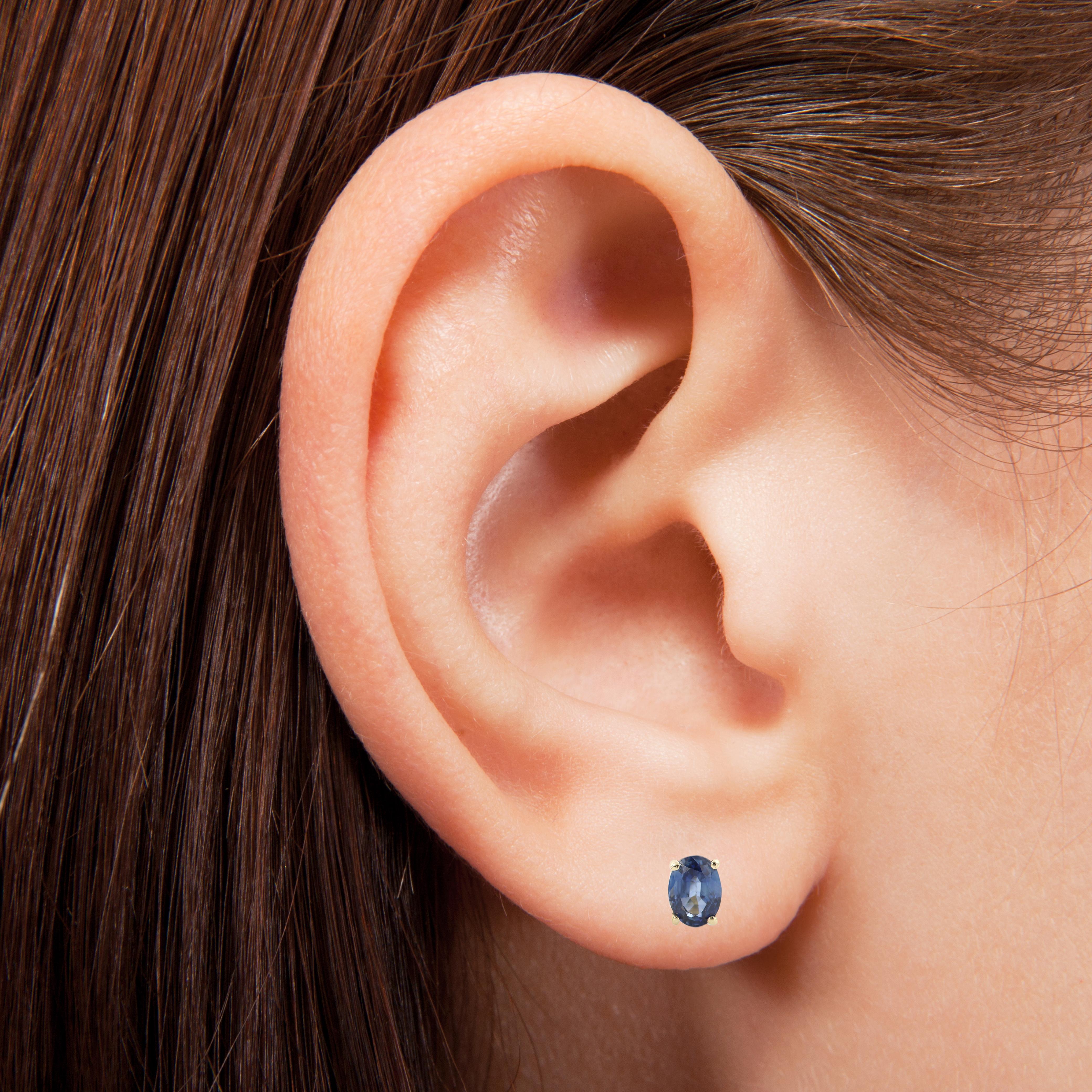 Boucles d'oreilles en or jaune 14 carats avec saphirs bleus ovales 6 x 4 saphirs naturels en vente 2