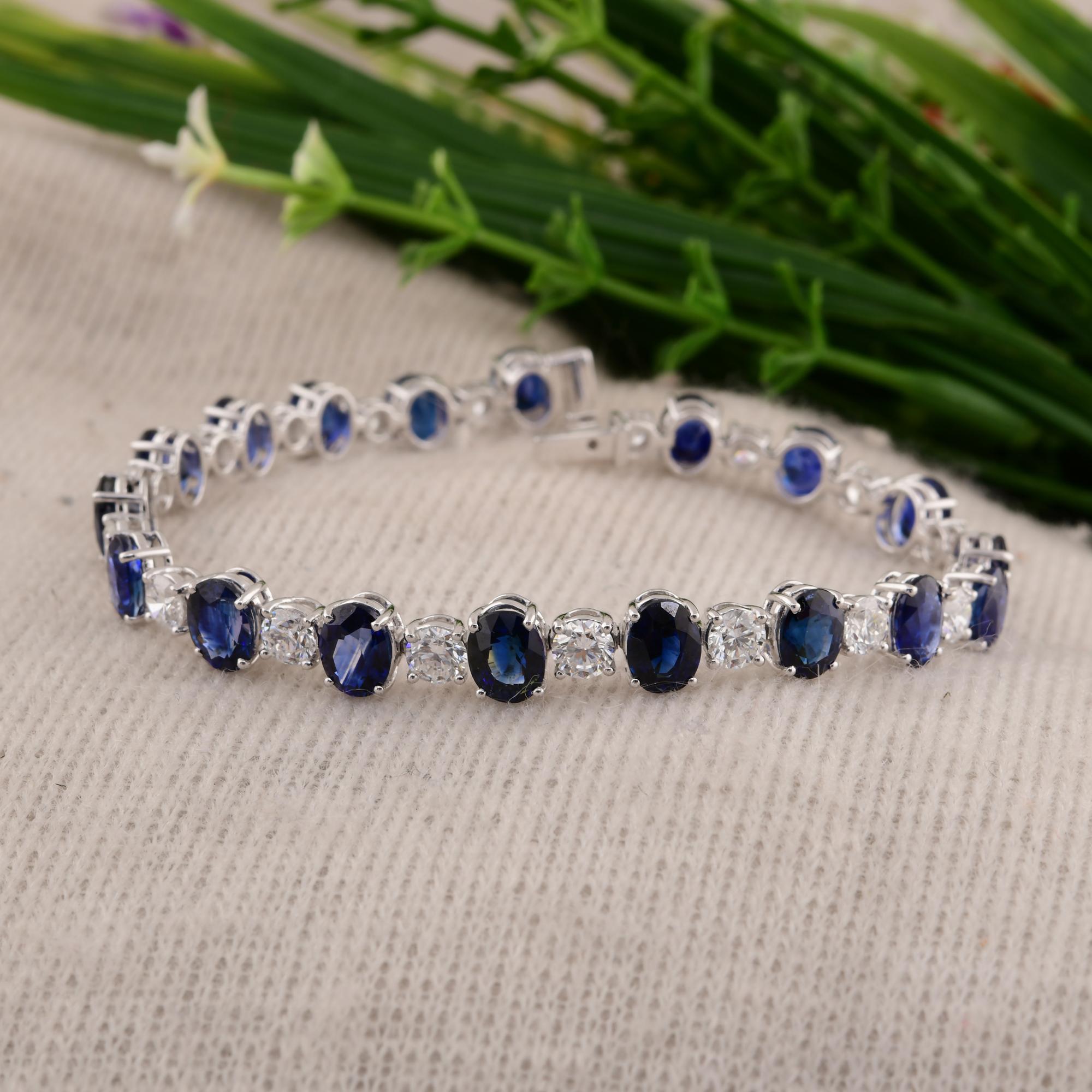 Modern Oval Blue Sapphire Gemstone Bracelet SI/H Diamond 18 Karat White Gold Jewelry For Sale