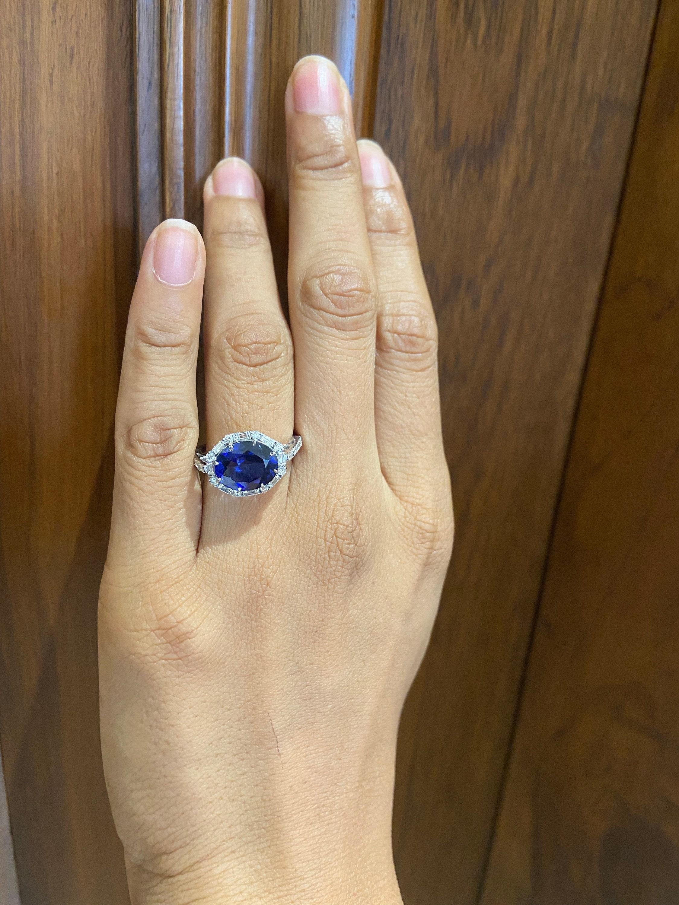 Art Deco Oval Blue Sapphire Gemstone Diamond Halo Ring in 14K Solid Gold (Certified) For Sale