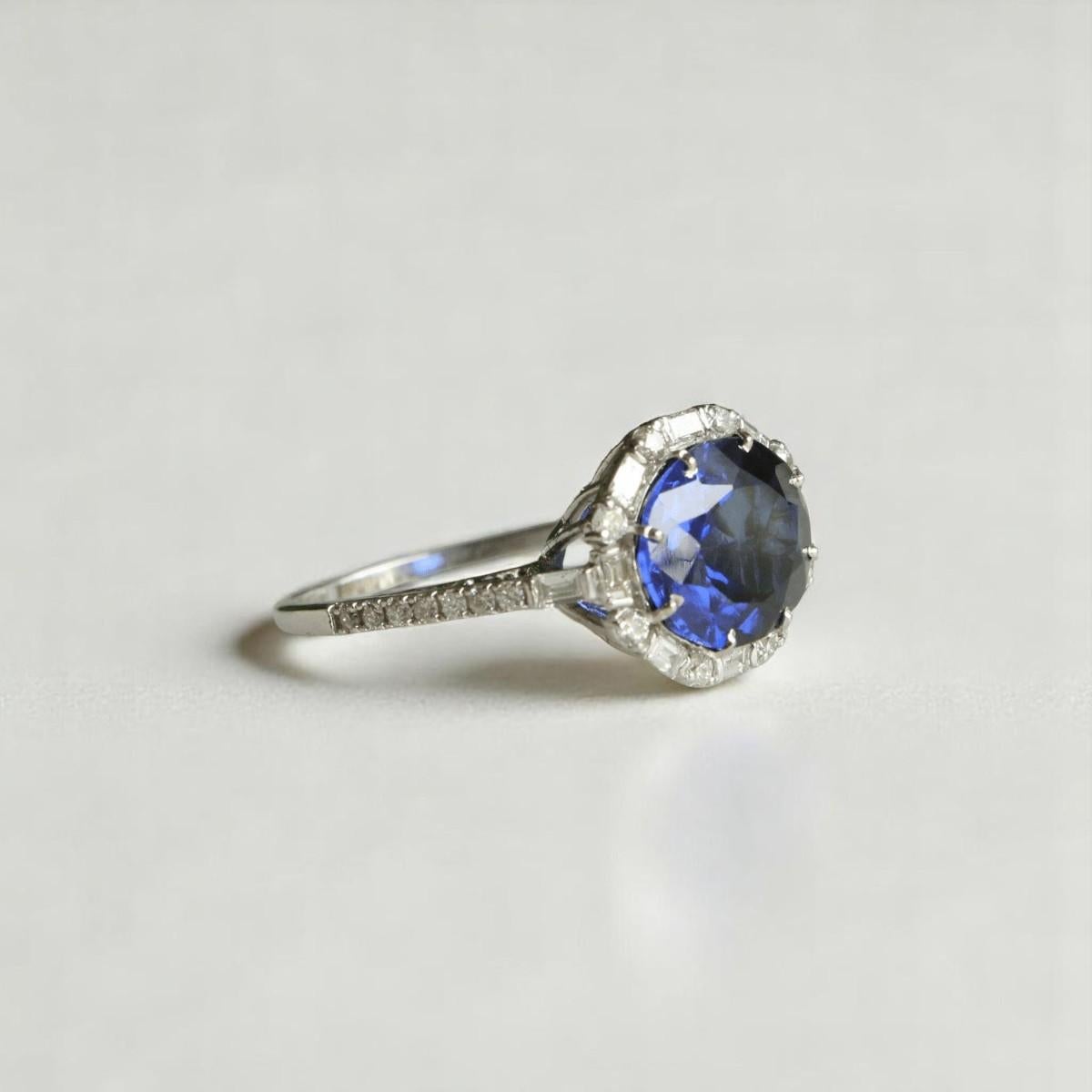 Women's Oval Blue Sapphire Gemstone Diamond Halo Ring in 14K Solid Gold (Certified) For Sale