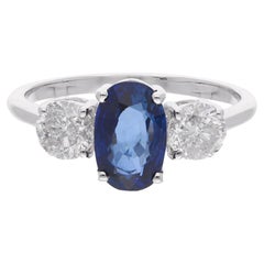 Bague de mariage en or blanc 18 carats avec saphir bleu ovale et diamants