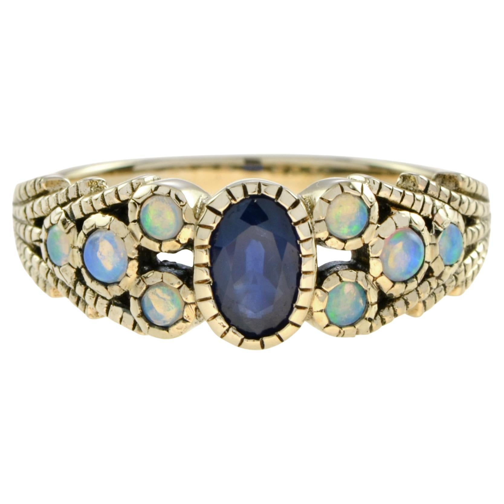 Bague en or jaune, saphir bleu ovale et opale, style antique et inspiré du vintage en vente
