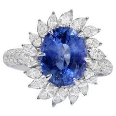 Bague en or 18 carats avec saphir bleu ovale et halo de diamants marquises de 5,82 carats