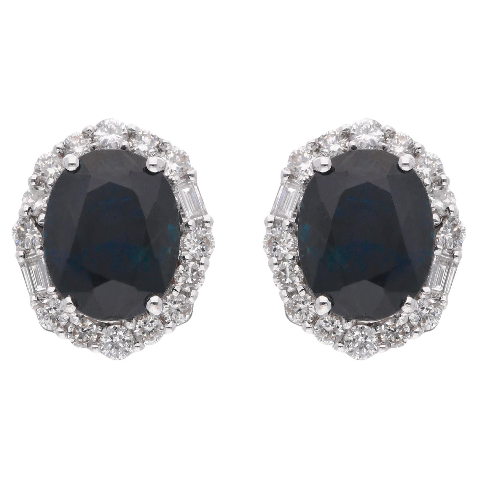 Orecchini a perno con zaffiro blu ovale e diamante a raggiera in oro bianco massiccio 14k