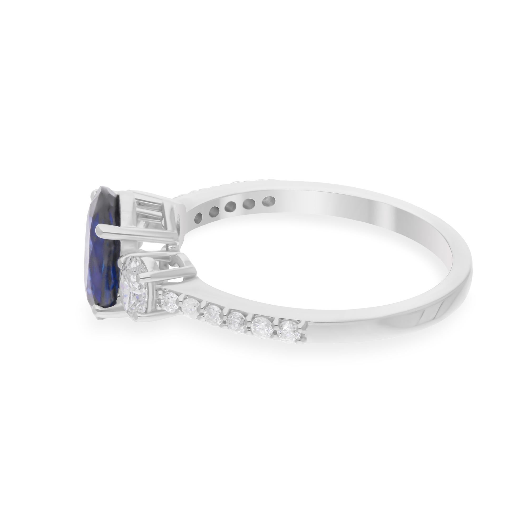 La bague est de taille 7 et peut être redimensionnée en plus grand ou plus petit sur demande. Suivez la vitrine de Spectrum Jewels pour découvrir la dernière collection et les pièces exclusives. Spectrum Jewels est fièrement classé parmi les