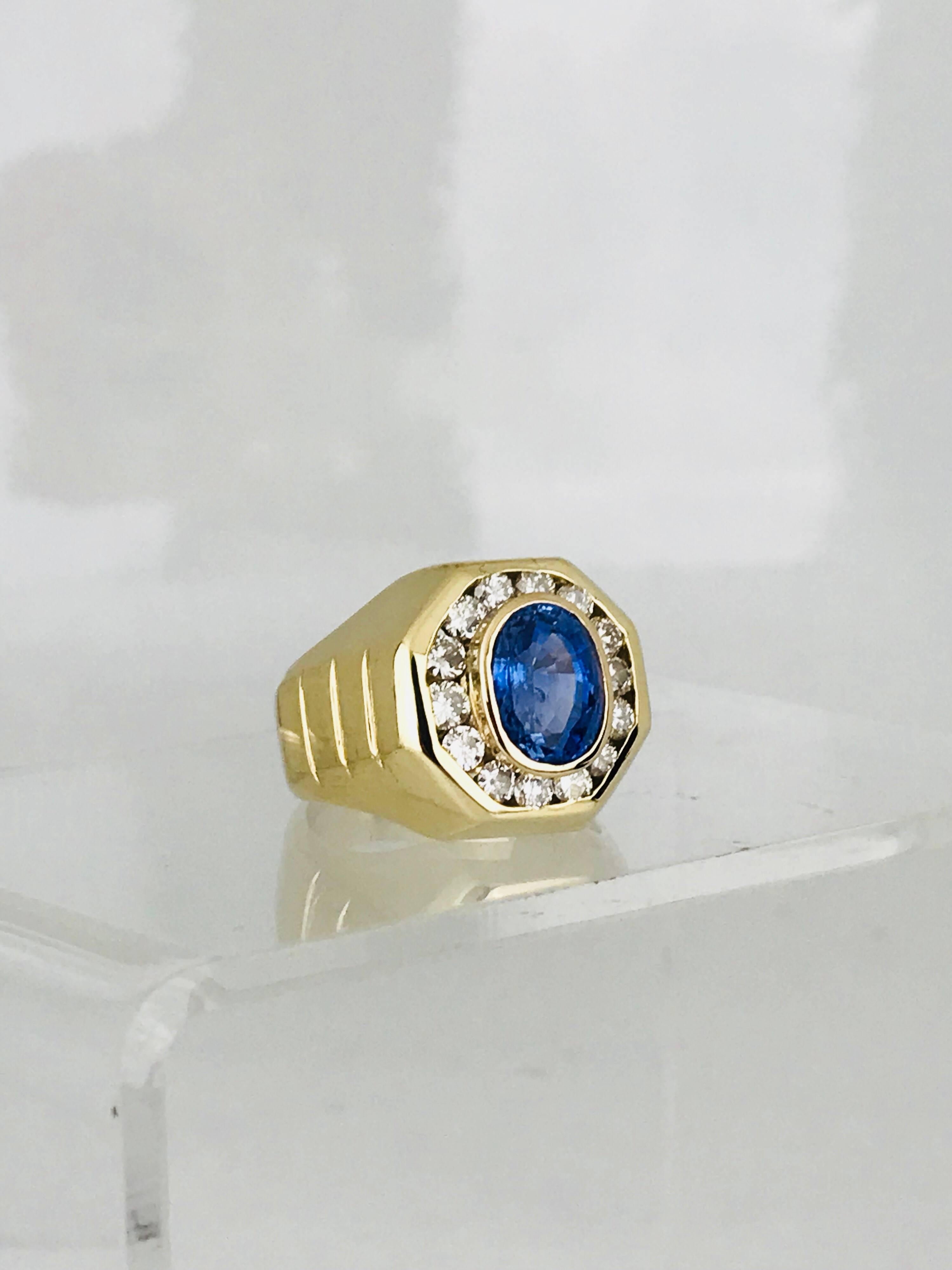 Oval Blue Sapphire, 3.00 Carat Set in Diamond Halo Ring In New Condition For Sale In Aliso Viejo, CA