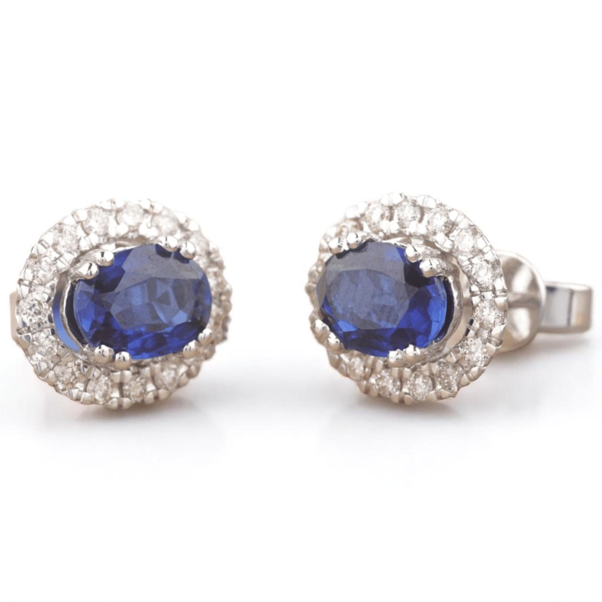 Oval Blue Sapphires Halo Diamond Stud Earrings in 14K Solid Gold (Certified) Neuf - En vente à New Delhi, DL