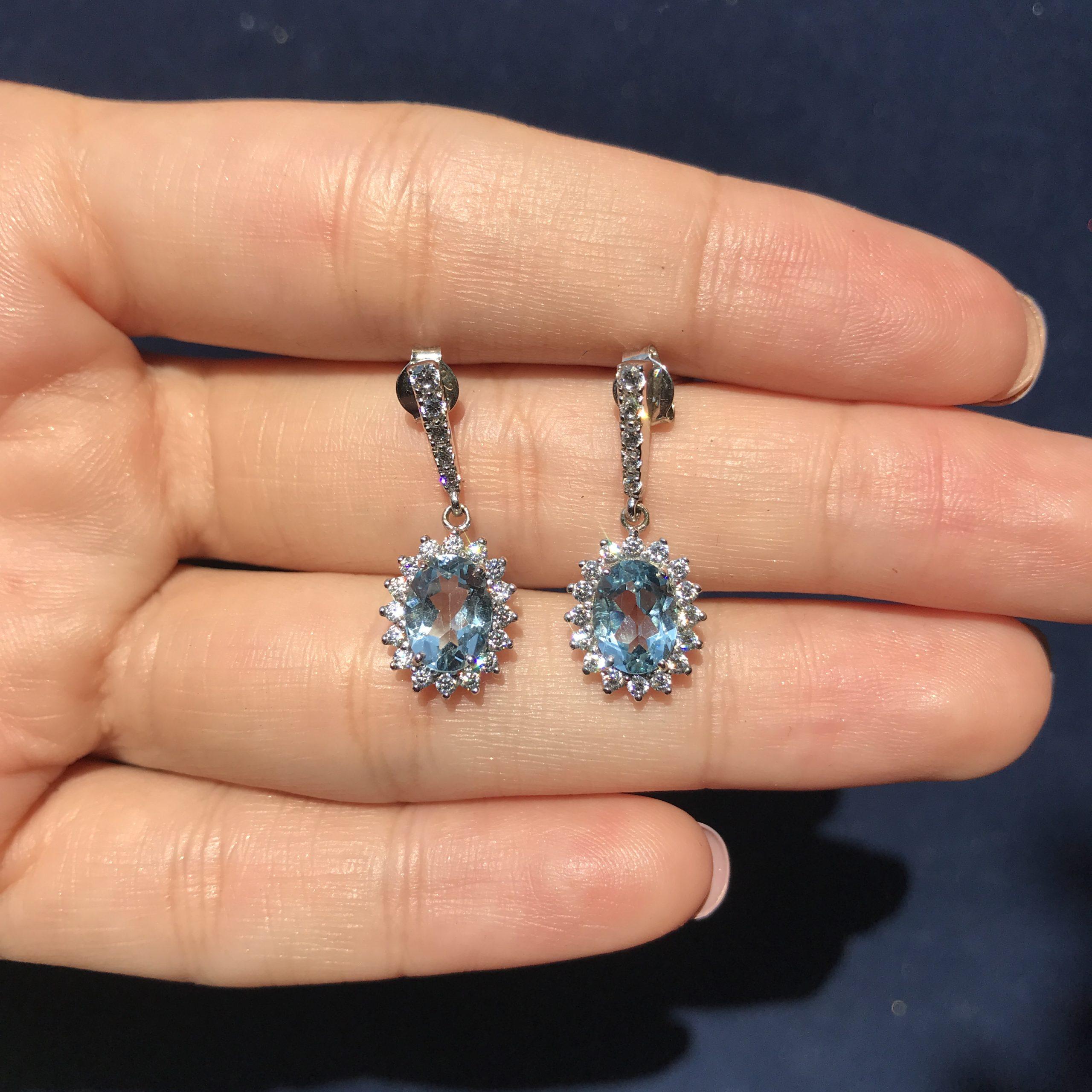 Oval Blue Topaz & Diamond Halo Drop 14K White Gold Drop Dangle Earrings im Zustand „Neu“ im Angebot in Oakton, VA