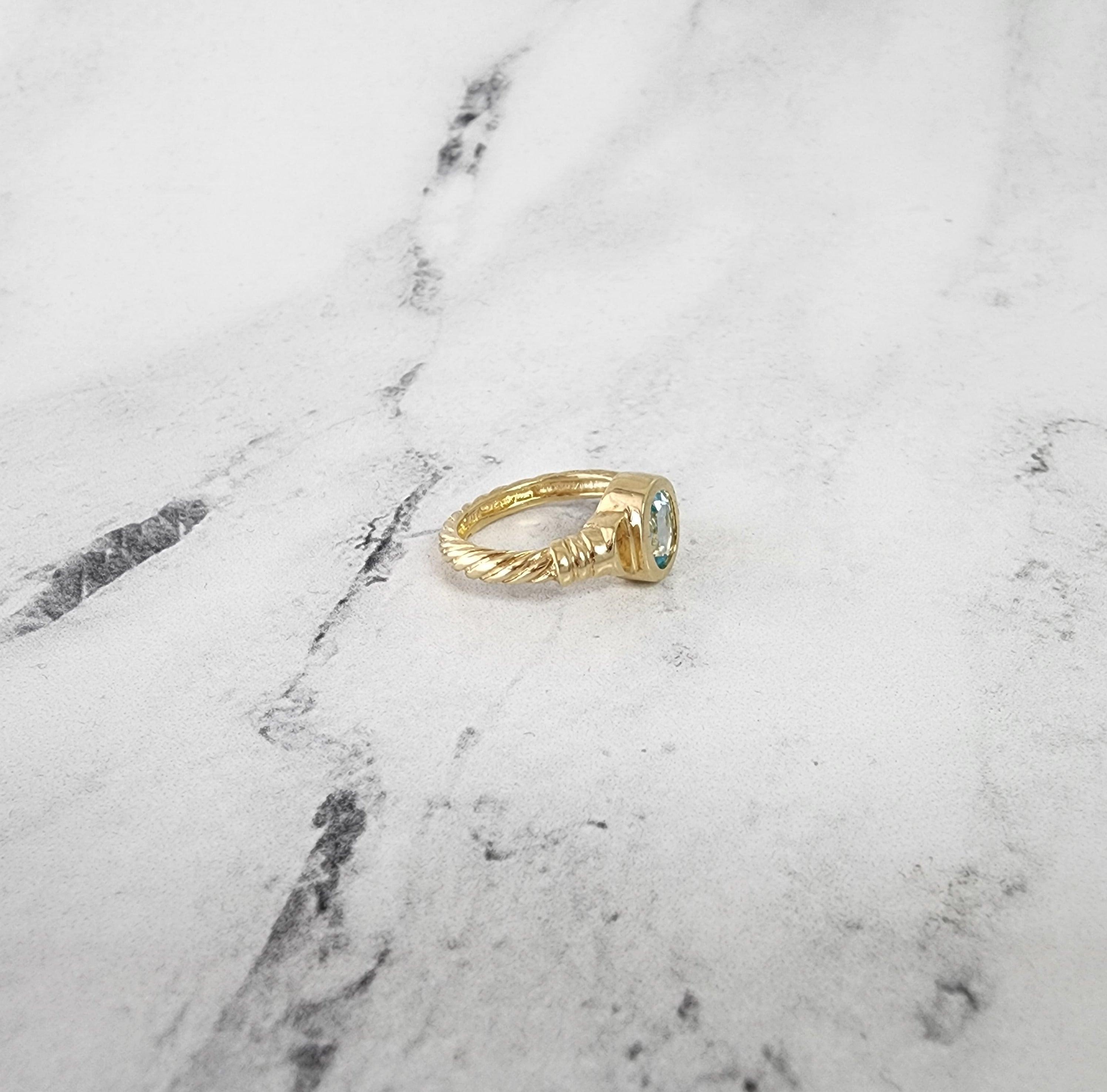 Bague solitaire en or jaune 14k avec topaze bleue ovale Neuf - En vente à Sugar Land, TX