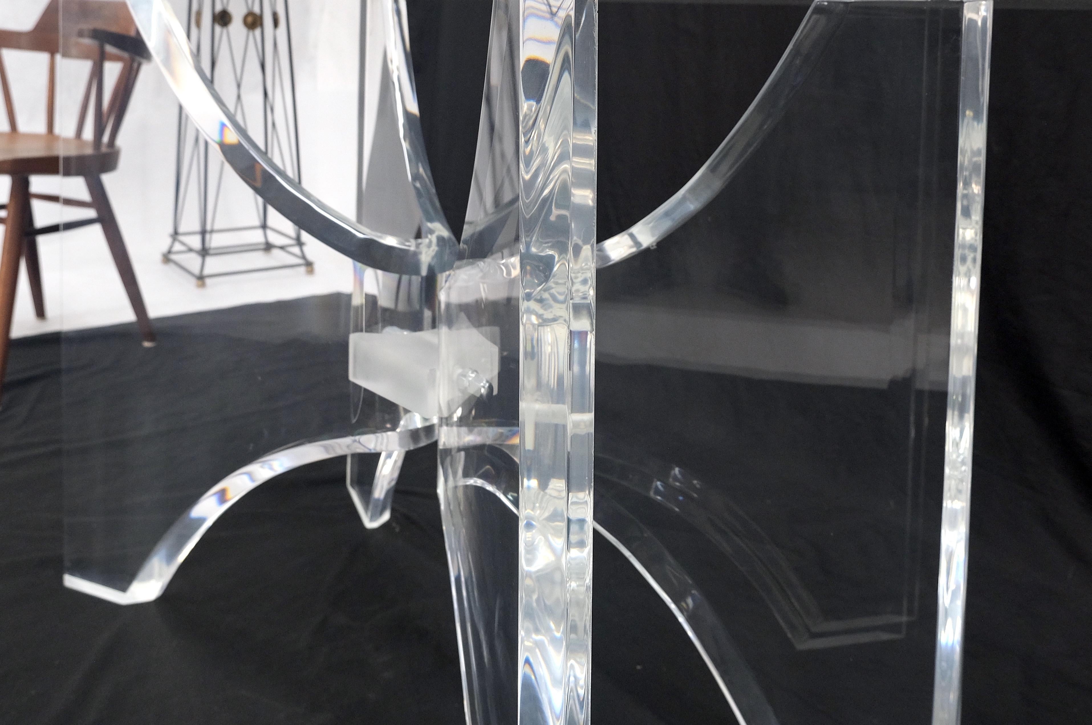 Table de conférence et de salle à manger ovale en forme de bateau avec plateau en verre et base en Lucite 88