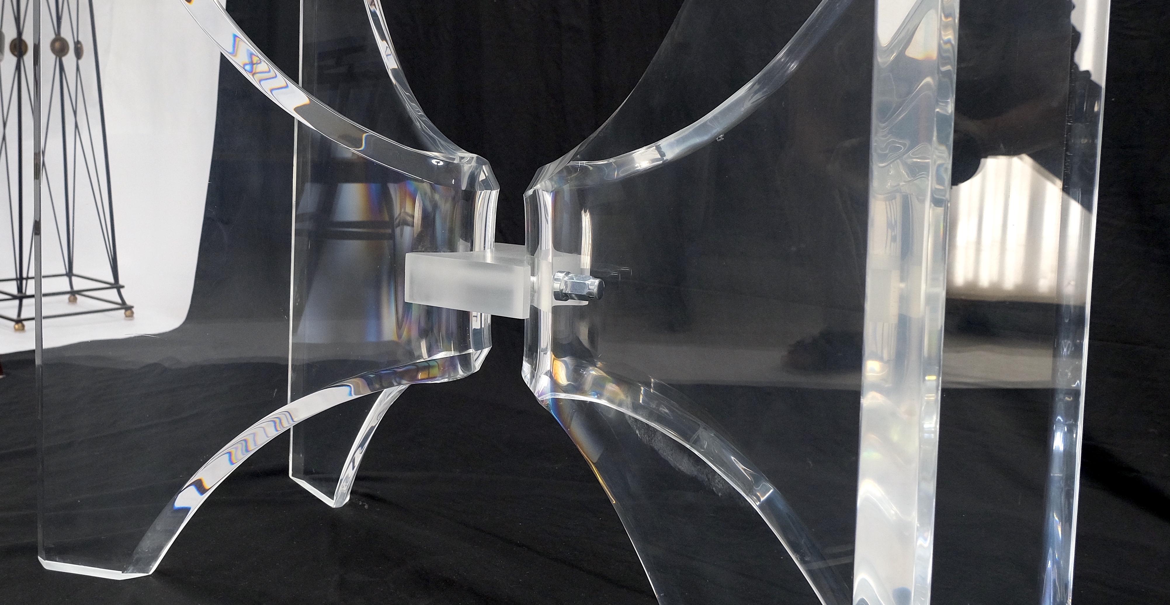 Table de conférence et de salle à manger ovale en forme de bateau avec plateau en verre et base en Lucite 88