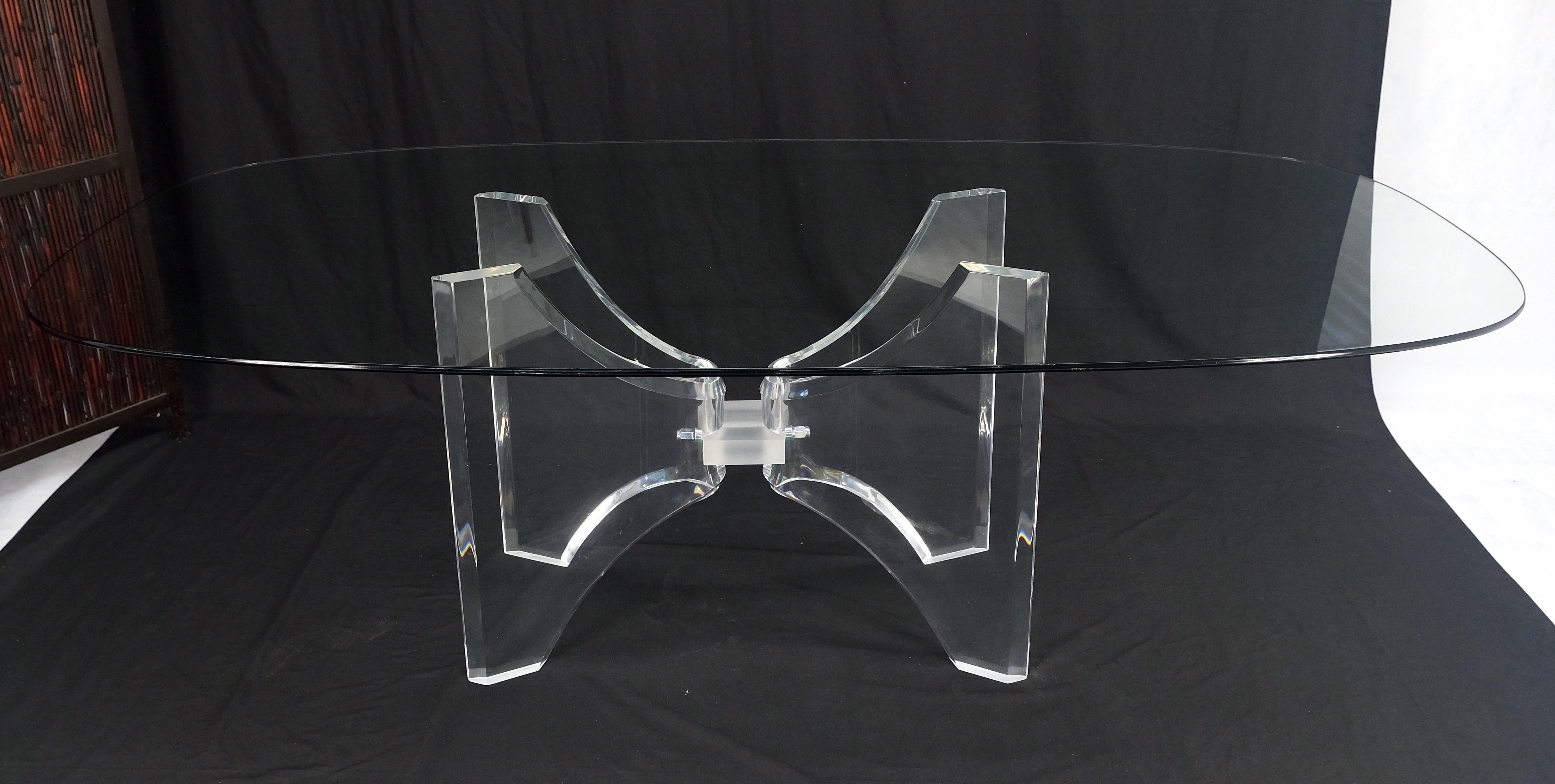 Table de conférence et de salle à manger ovale en forme de bateau avec plateau en verre et base en Lucite 88