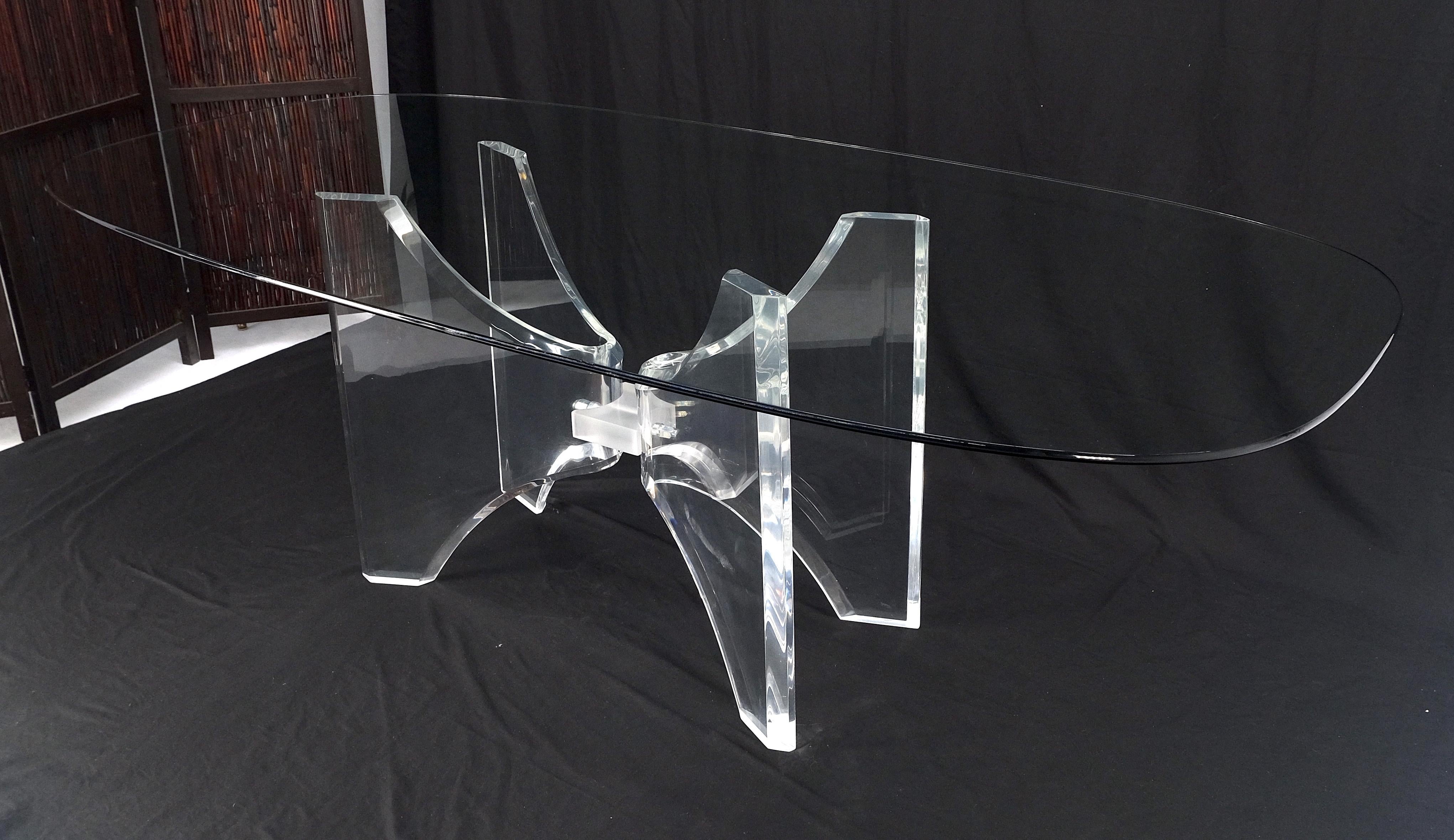 Mid-Century Modern Table de conférence et de salle à manger ovale en forme de bateau avec plateau en verre et base en Lucite 88