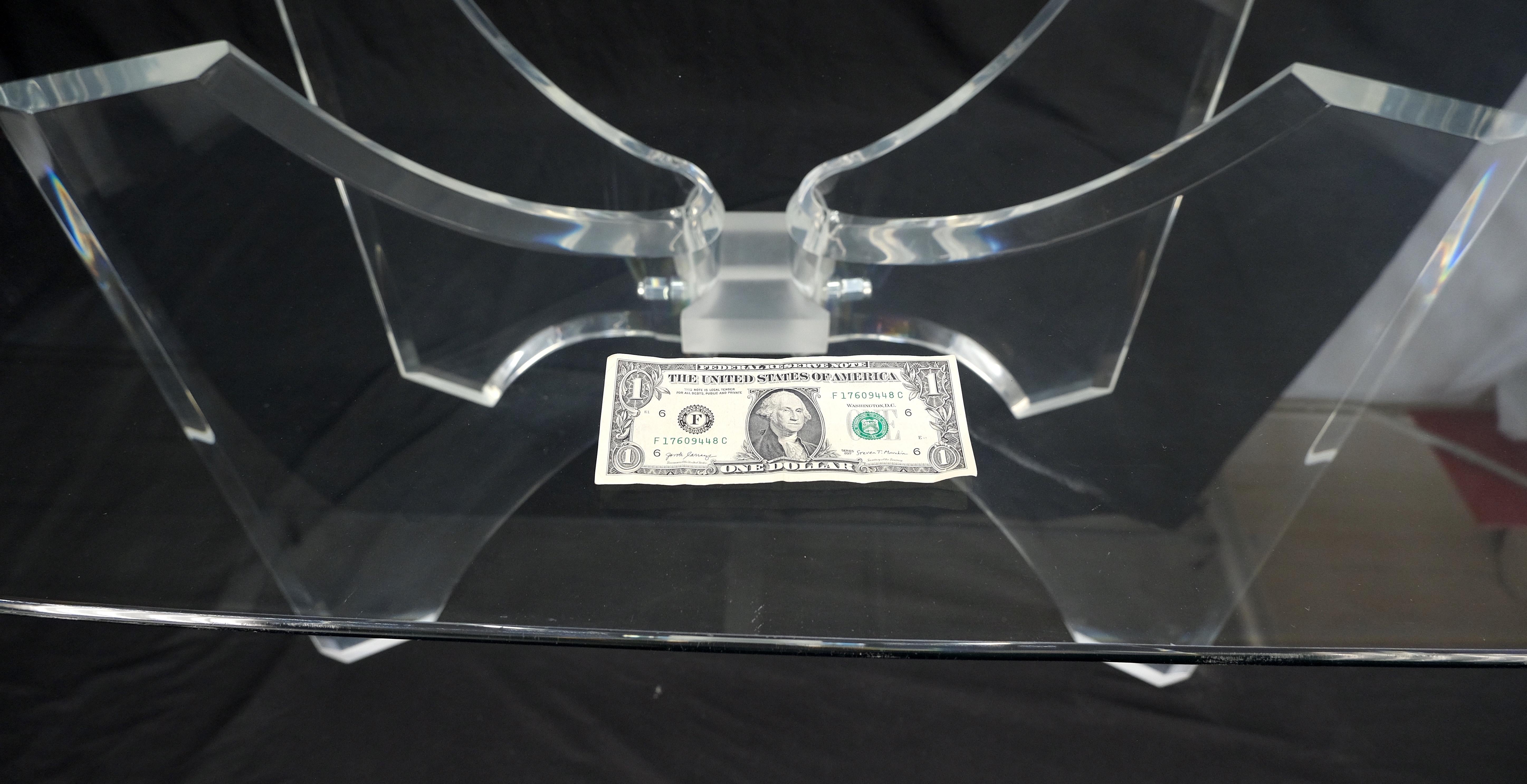 Table de conférence et de salle à manger ovale en forme de bateau avec plateau en verre et base en Lucite 88