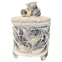 Oval box in ivory decorated with guinea fowl in the reeds. 