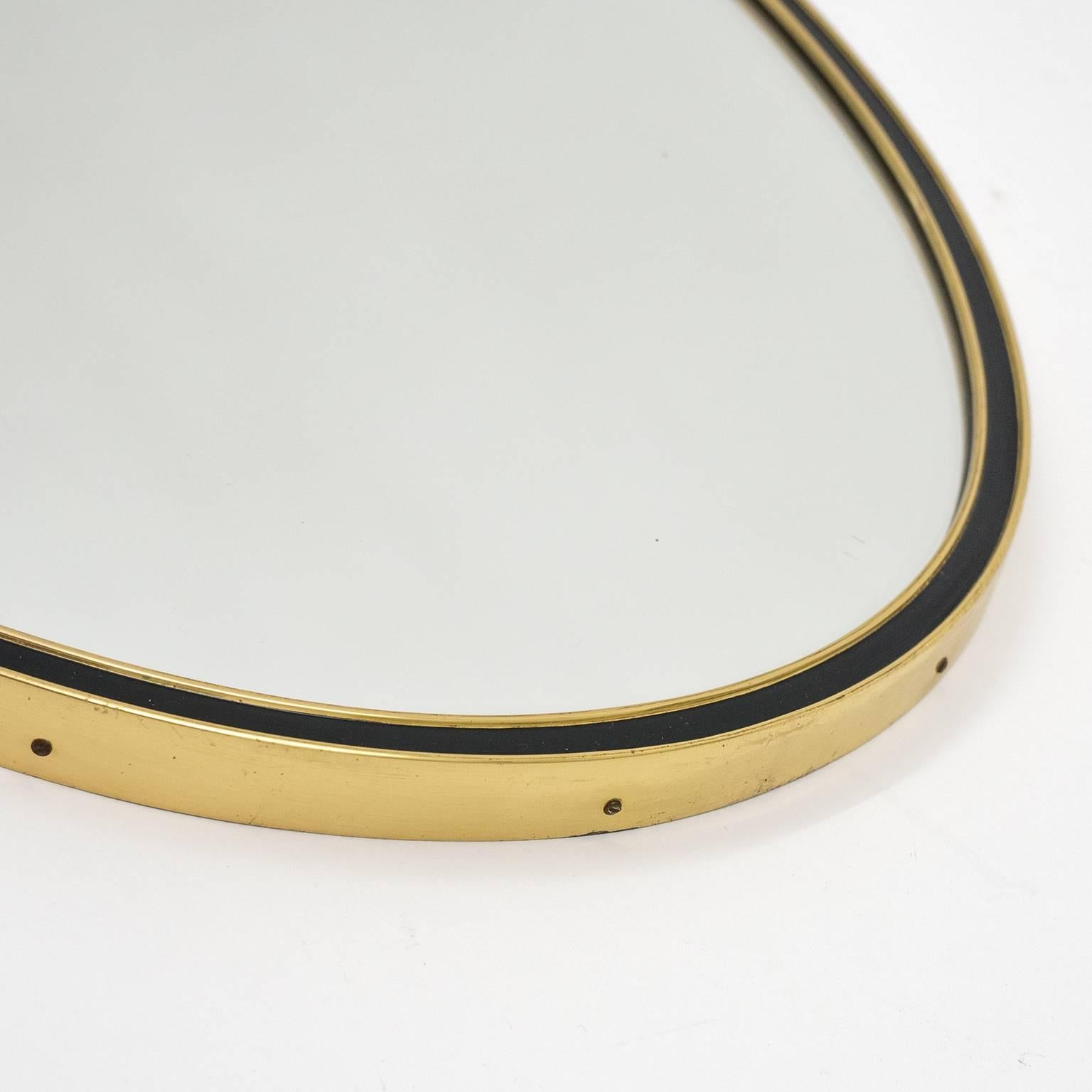 Oval Brass and Enameled Wall Mirror, 1950s im Zustand „Gut“ in Vienna, AT