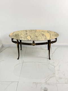 Ovaler Couchtisch aus Messing und Marmor, hergestellt in Italien, 1950er Jahre