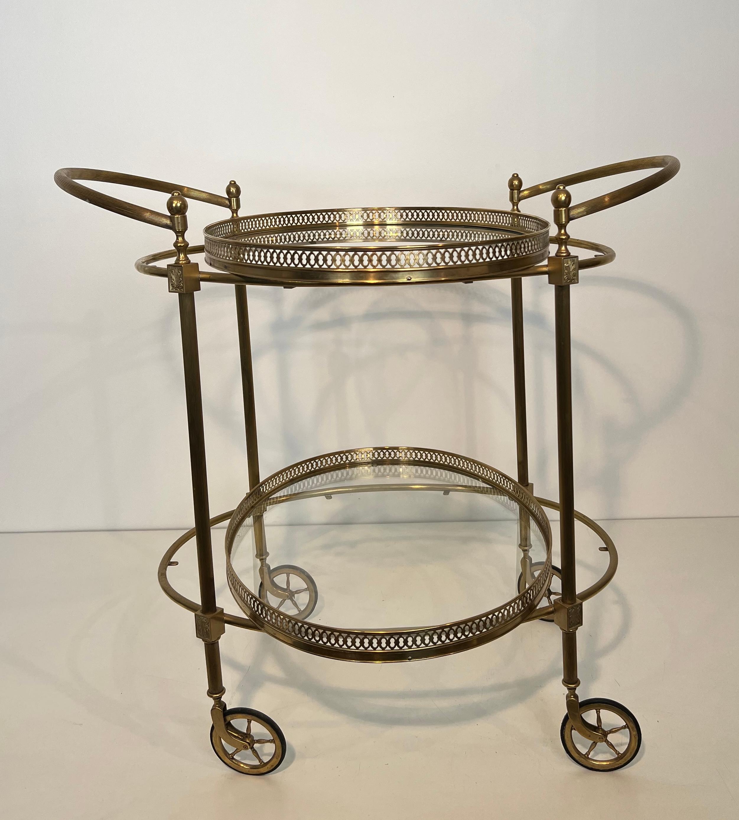 Chariot de bar ovale en laiton de Maison Jansen en vente 4
