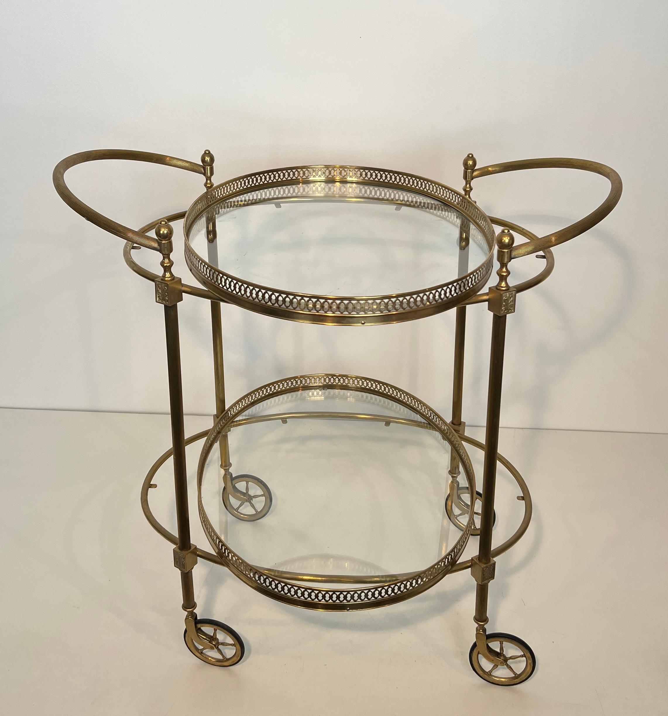 Néoclassique Chariot de bar ovale en laiton de Maison Jansen en vente