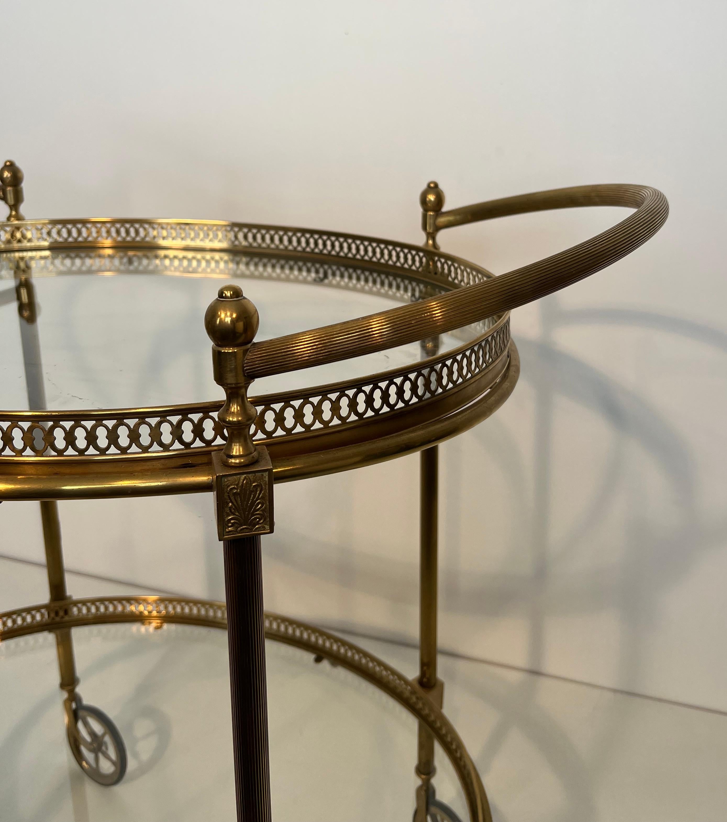 Laiton Chariot de bar ovale en laiton de Maison Jansen en vente