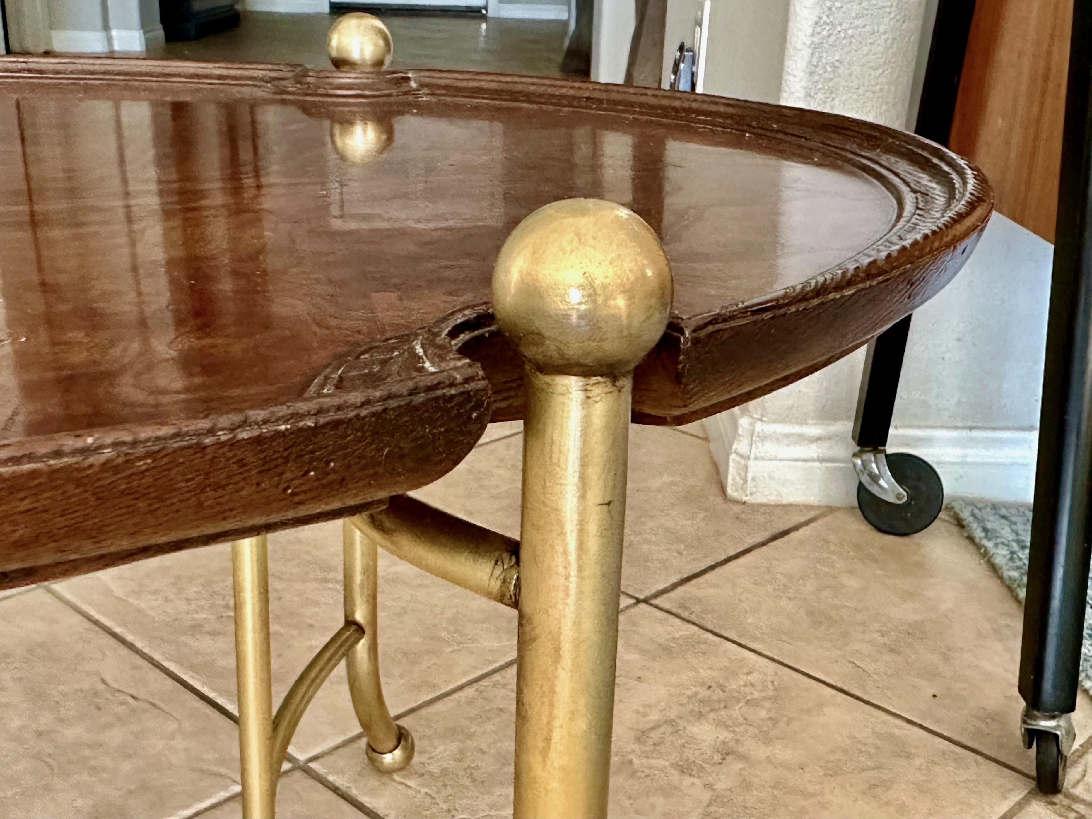 Mesa de centro ovalada de latón y madera burl de Hekman en venta 10