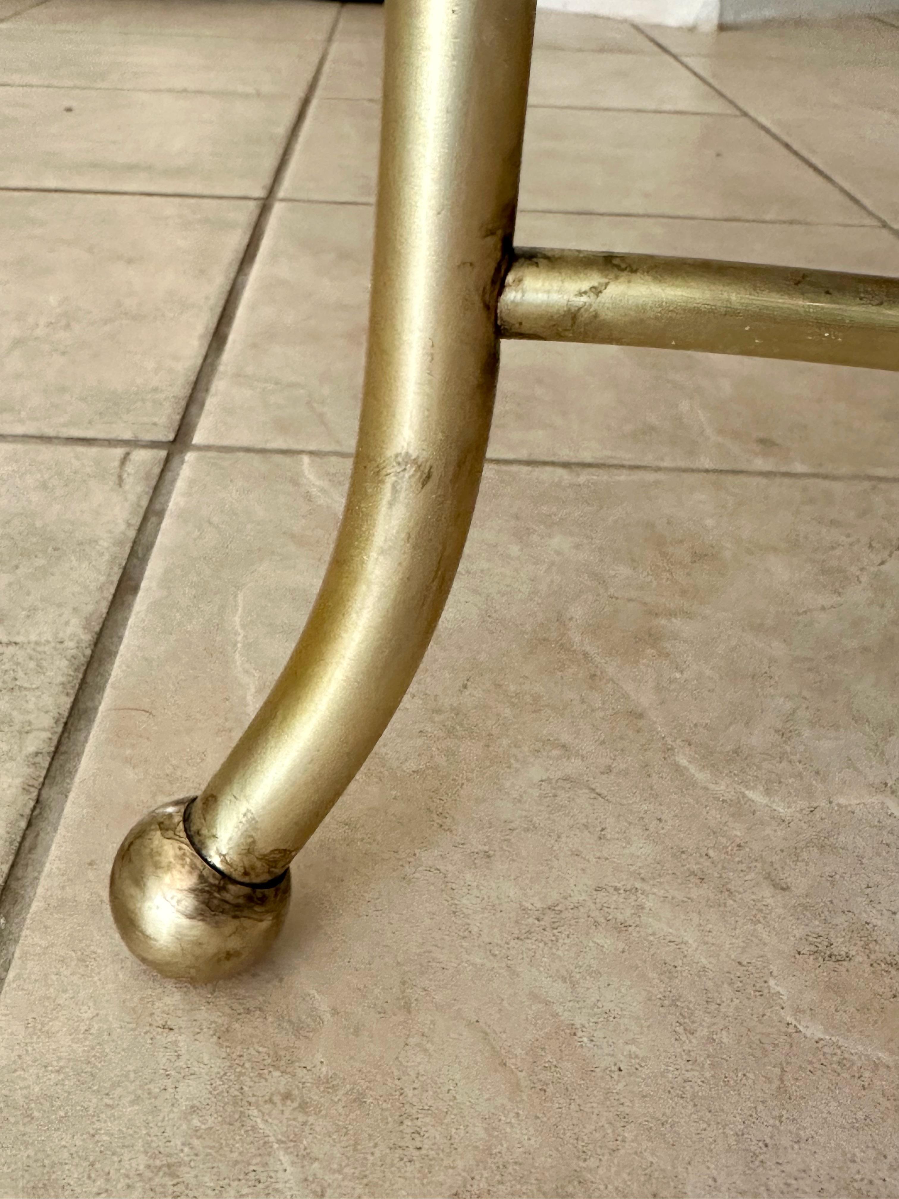 Mesa de centro ovalada de latón y madera burl de Hekman en venta 12