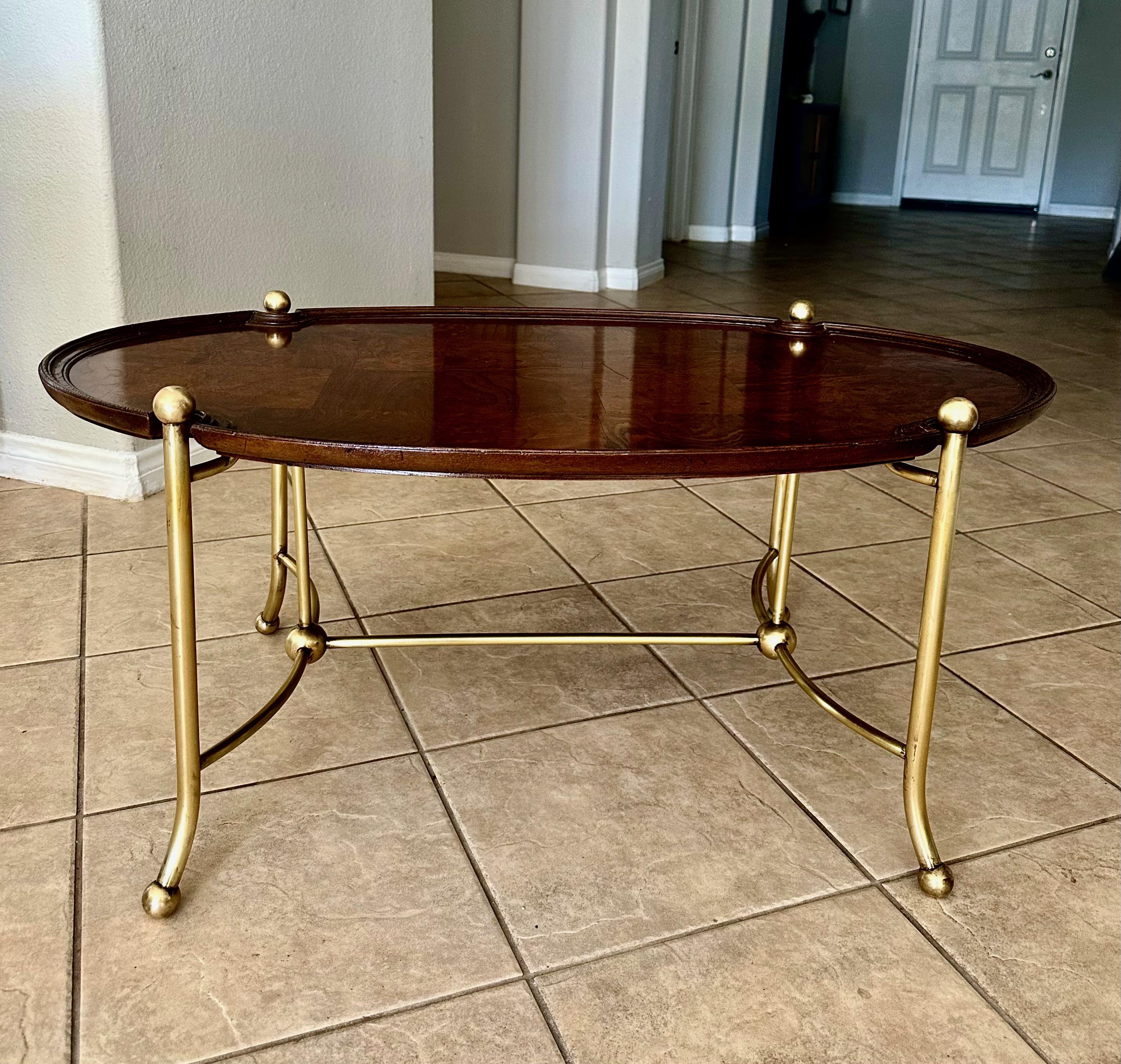 Mesa de centro ovalada de latón y madera burl de Hekman en venta 14