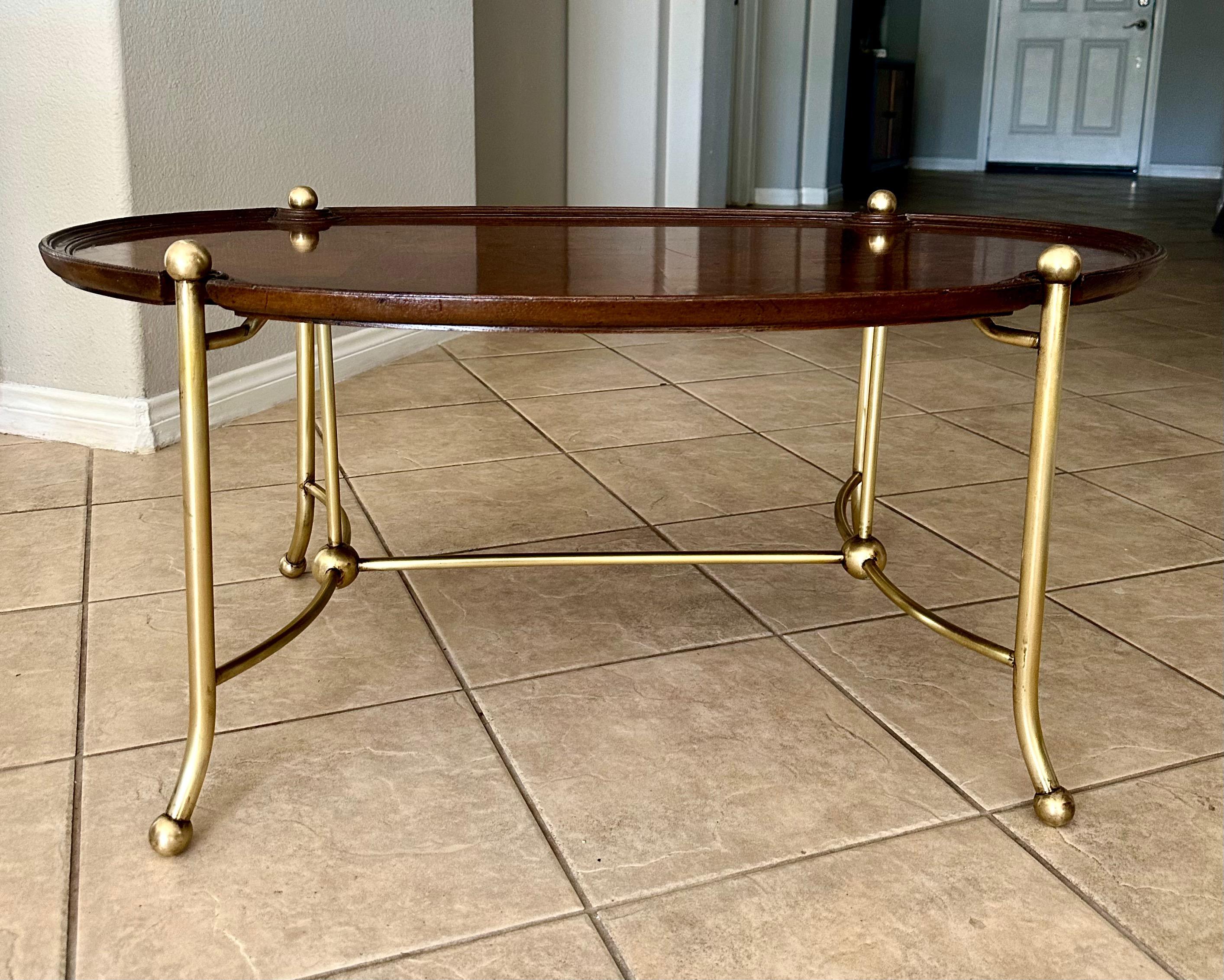 Mesa de centro ovalada de latón y madera burl de Hekman en venta 1